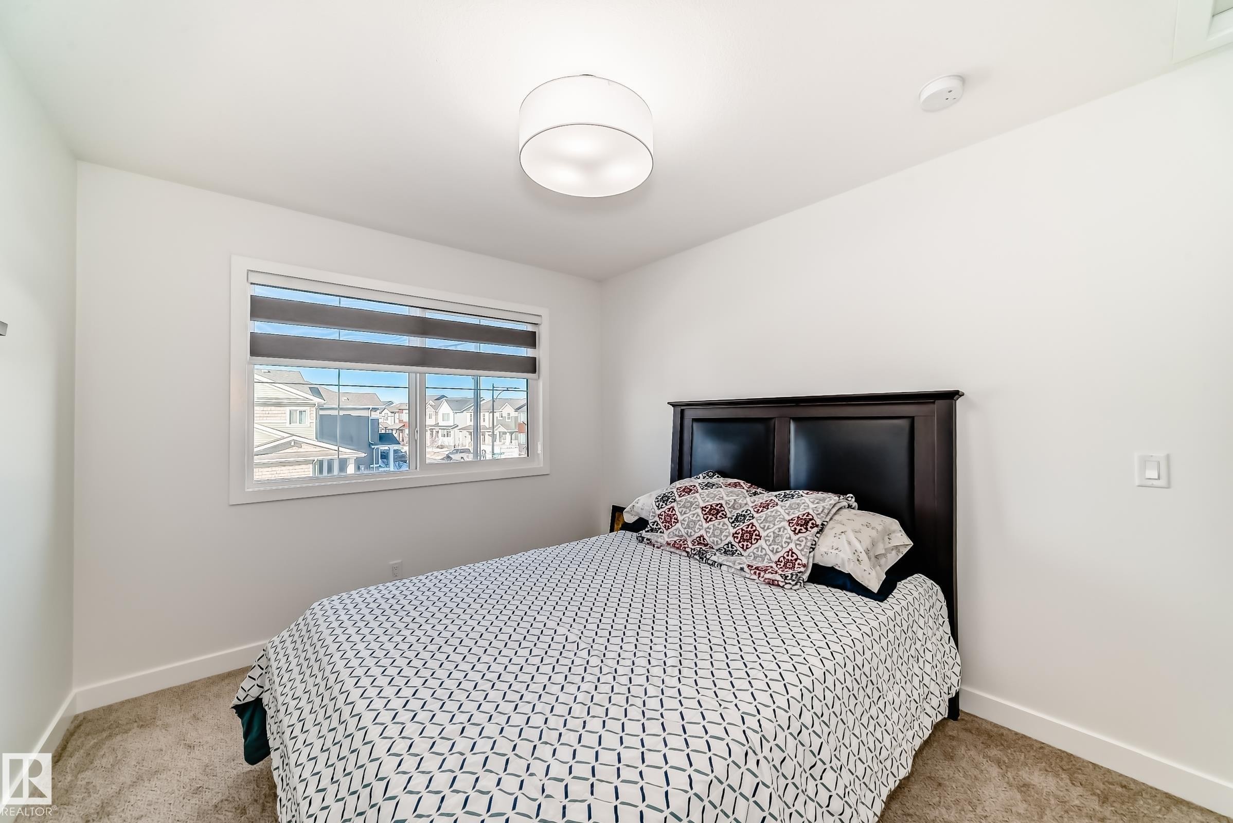 Carpeted bedroom featuring baseboards - 3569 Erlanger Link, Edmonton, AB - Indoor Photo Showing Bedroom