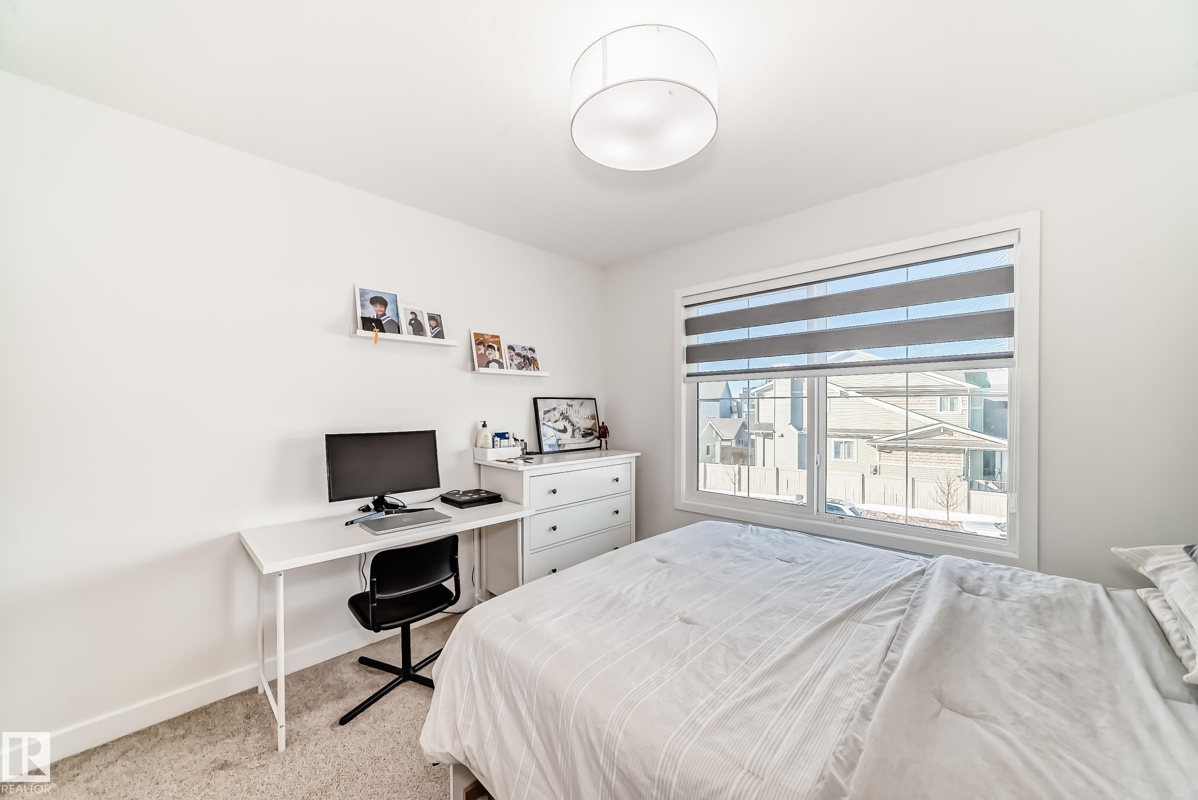 Bedroom featuring baseboards and light colored carpet - 3569 Erlanger Link, Edmonton, AB - Indoor Photo Showing Bedroom