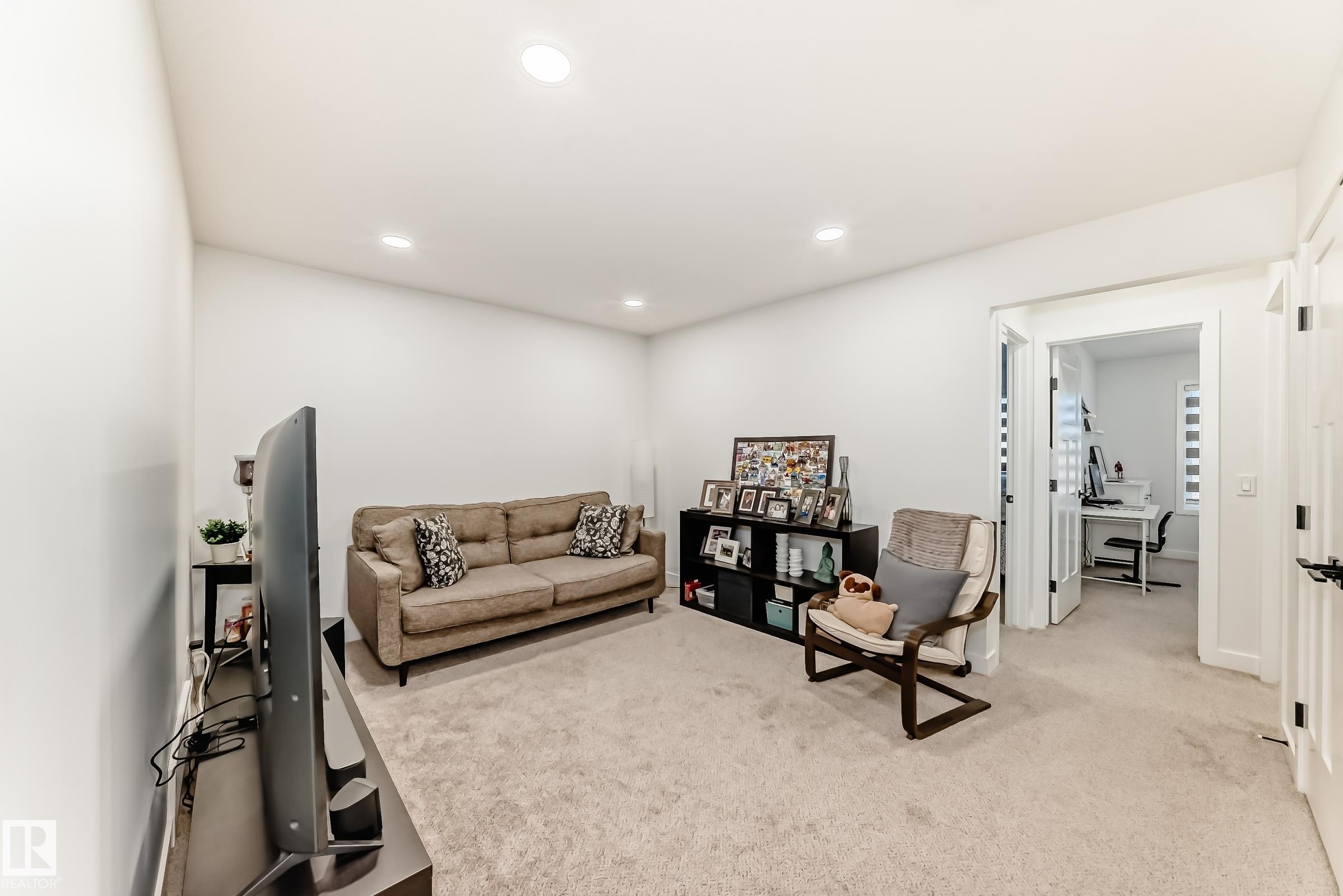 Living room featuring carpet flooring and recessed lighting - 3569 Erlanger Link, Edmonton, AB - Indoor