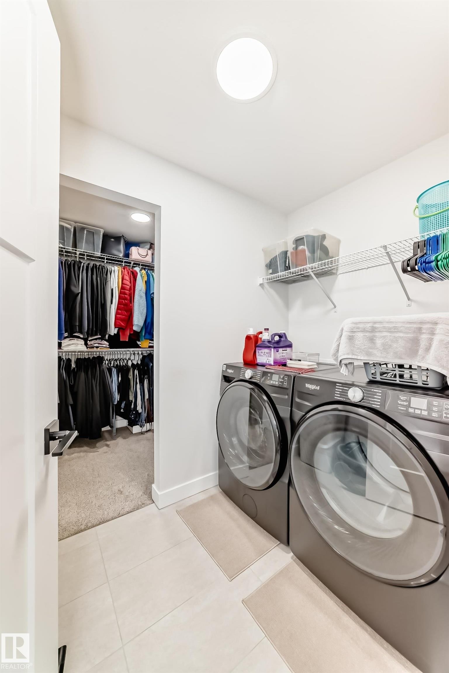 Laundry area featuring separate washer and dryer, light tile patterned flooring, and light colored carpet - 3569 Erlanger Link, Edmonton, AB - Indoor Photo Showing Laundry Room