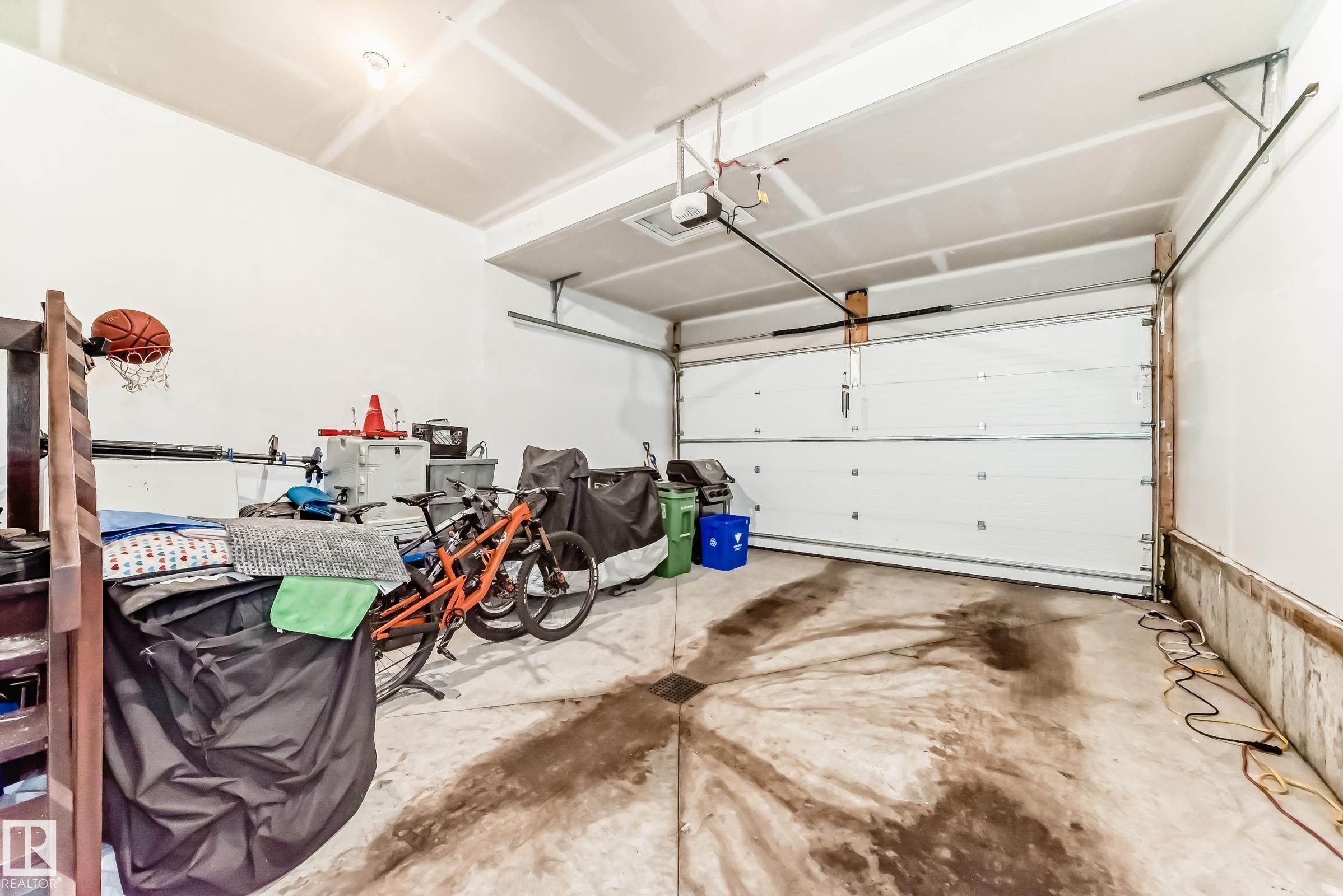 View of garage - 3569 Erlanger Link, Edmonton, AB - Indoor Photo Showing Garage