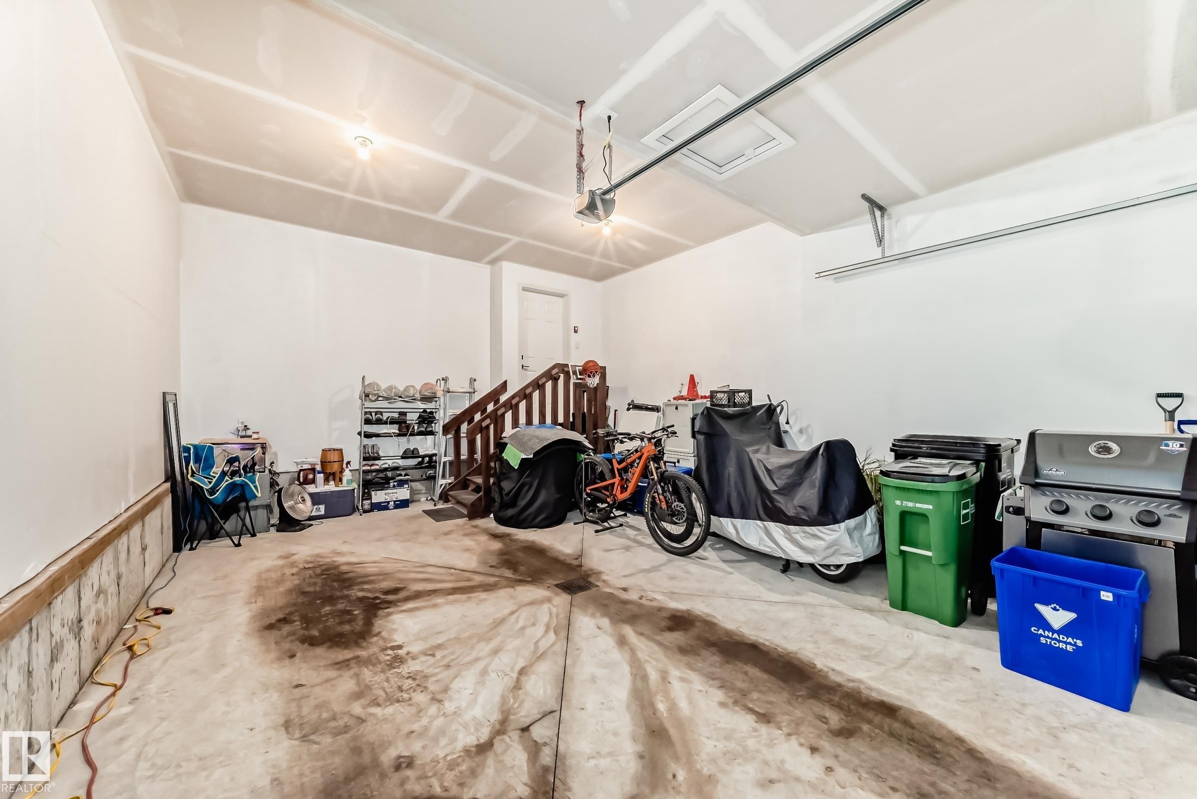 View of garage - 3569 Erlanger Link, Edmonton, AB - Indoor Photo Showing Garage