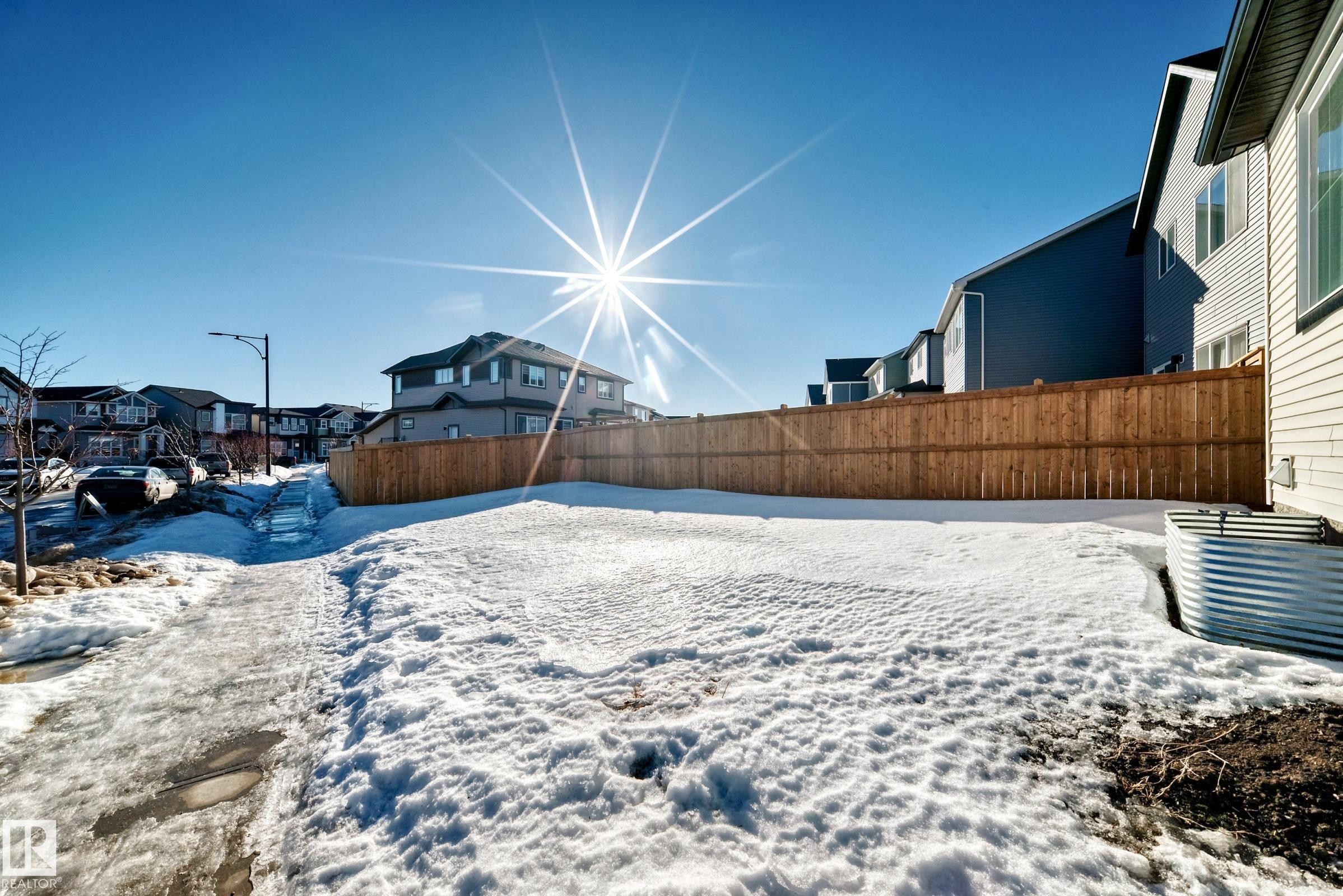 View of yard featuring a residential view - 3569 Erlanger Link, Edmonton, AB - Outdoor