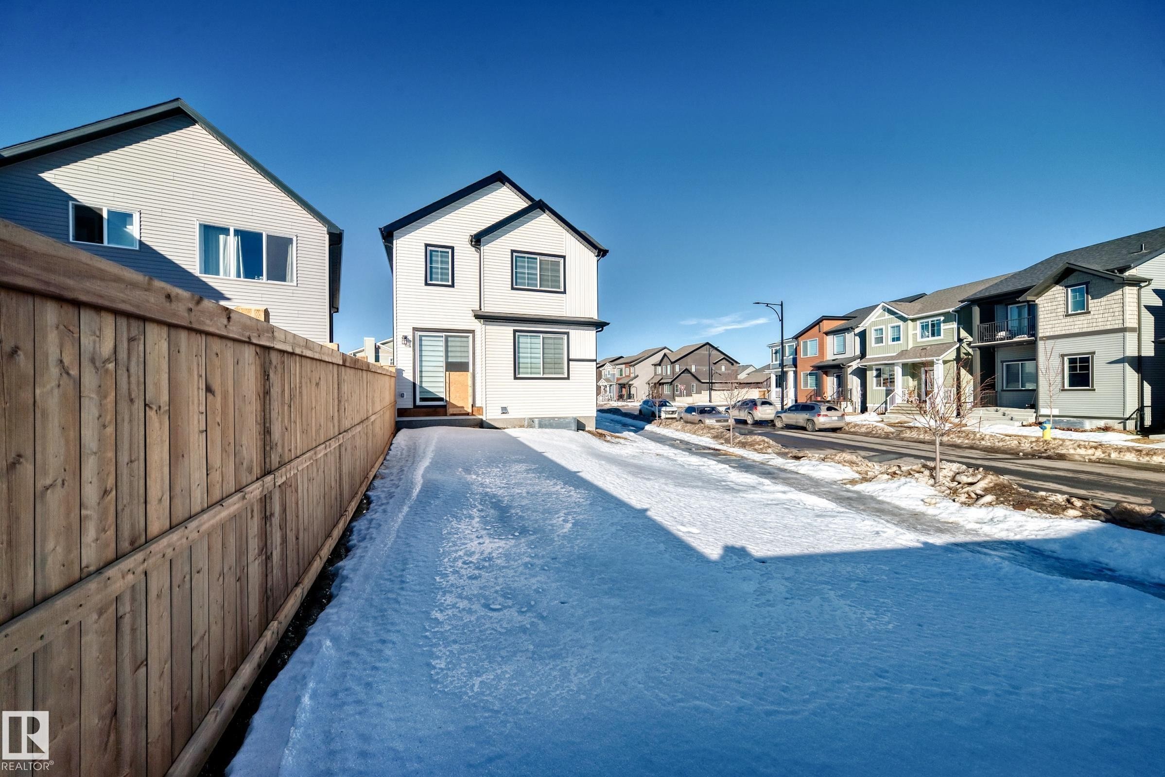 Back of house with a residential view - 3569 Erlanger Link, Edmonton, AB - Outdoor