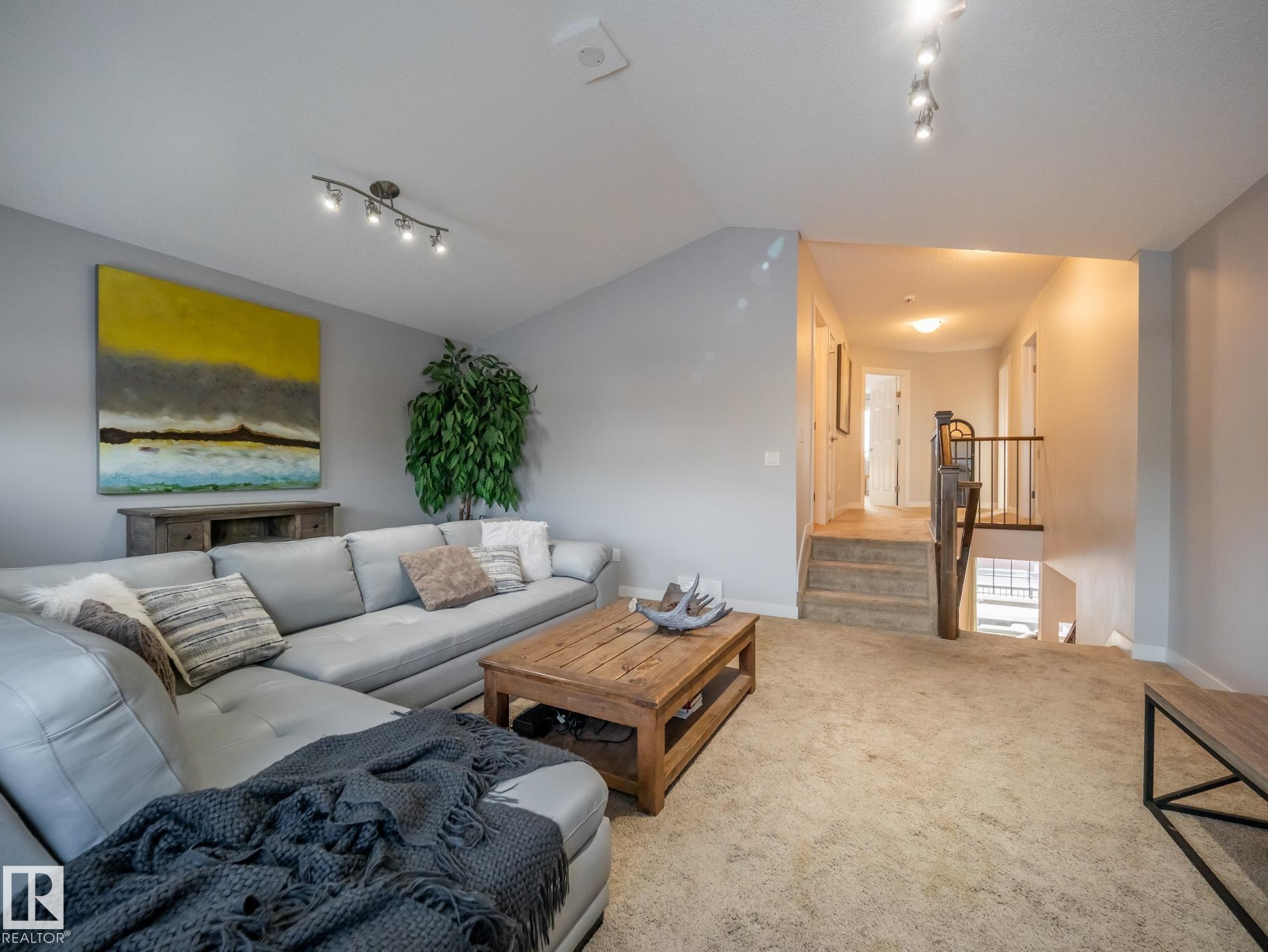 4211 Charles Close, Edmonton, AB - Indoor