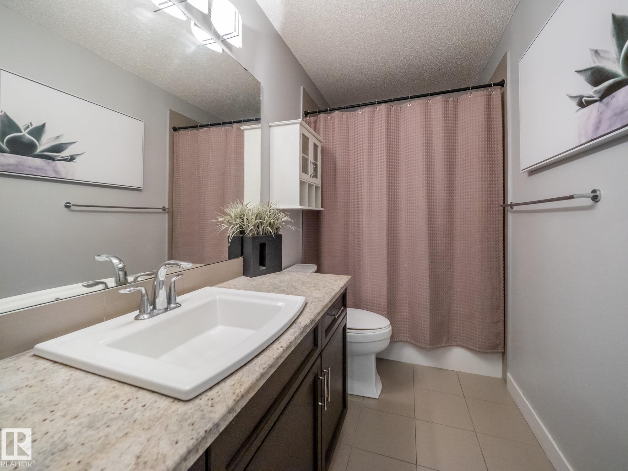 4211 Charles Close, Edmonton, AB - Indoor Photo Showing Bathroom