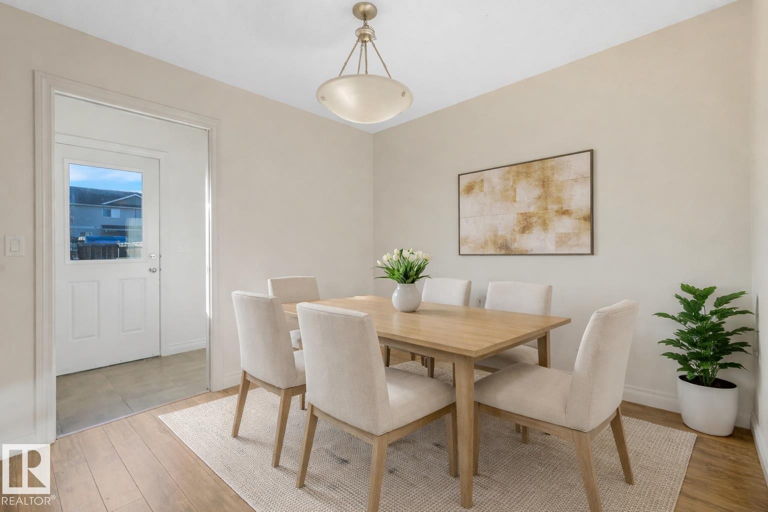 3003 16 Avenue, Edmonton, AB - Indoor Photo Showing Dining Room