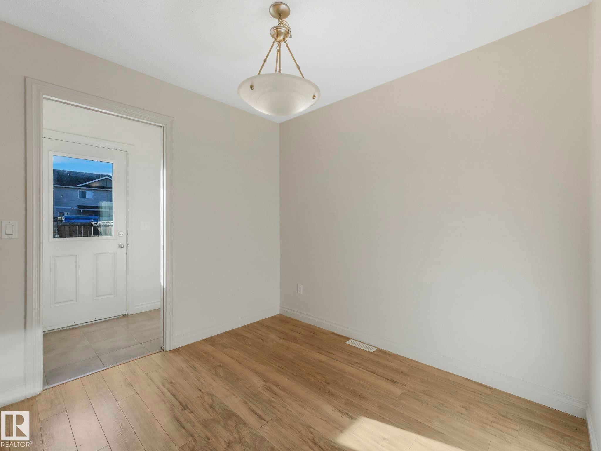 3003 16 Avenue, Edmonton, AB - Indoor Photo Showing Other Room