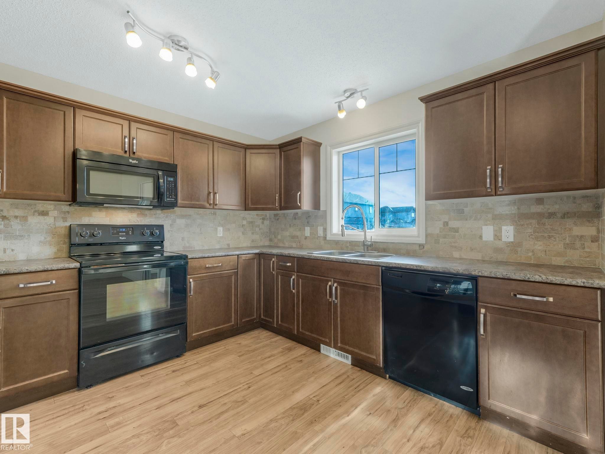 3003 16 Avenue, Edmonton, AB - Indoor Photo Showing Kitchen With Double Sink