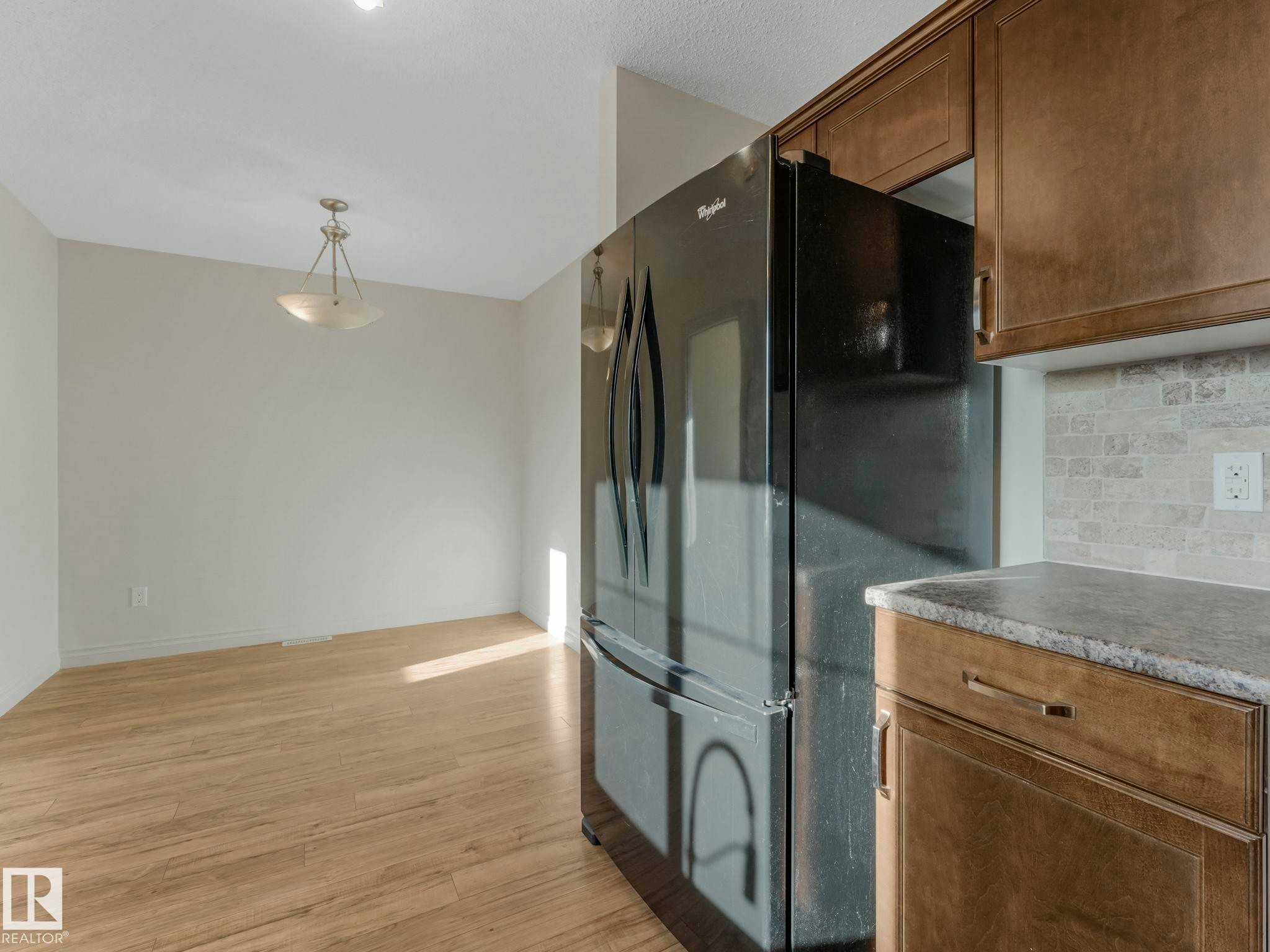 3003 16 Avenue, Edmonton, AB - Indoor Photo Showing Kitchen
