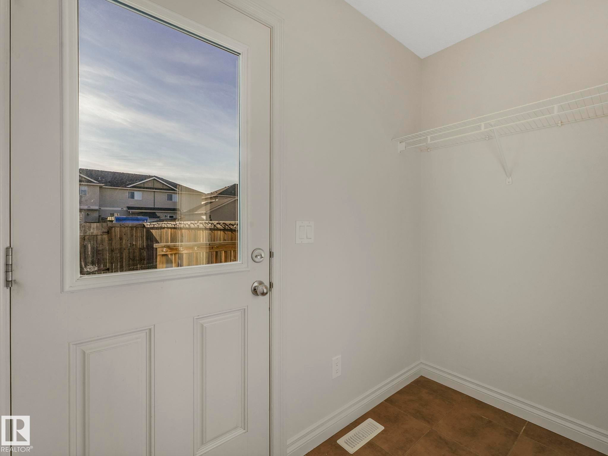 3003 16 Avenue, Edmonton, AB - Indoor