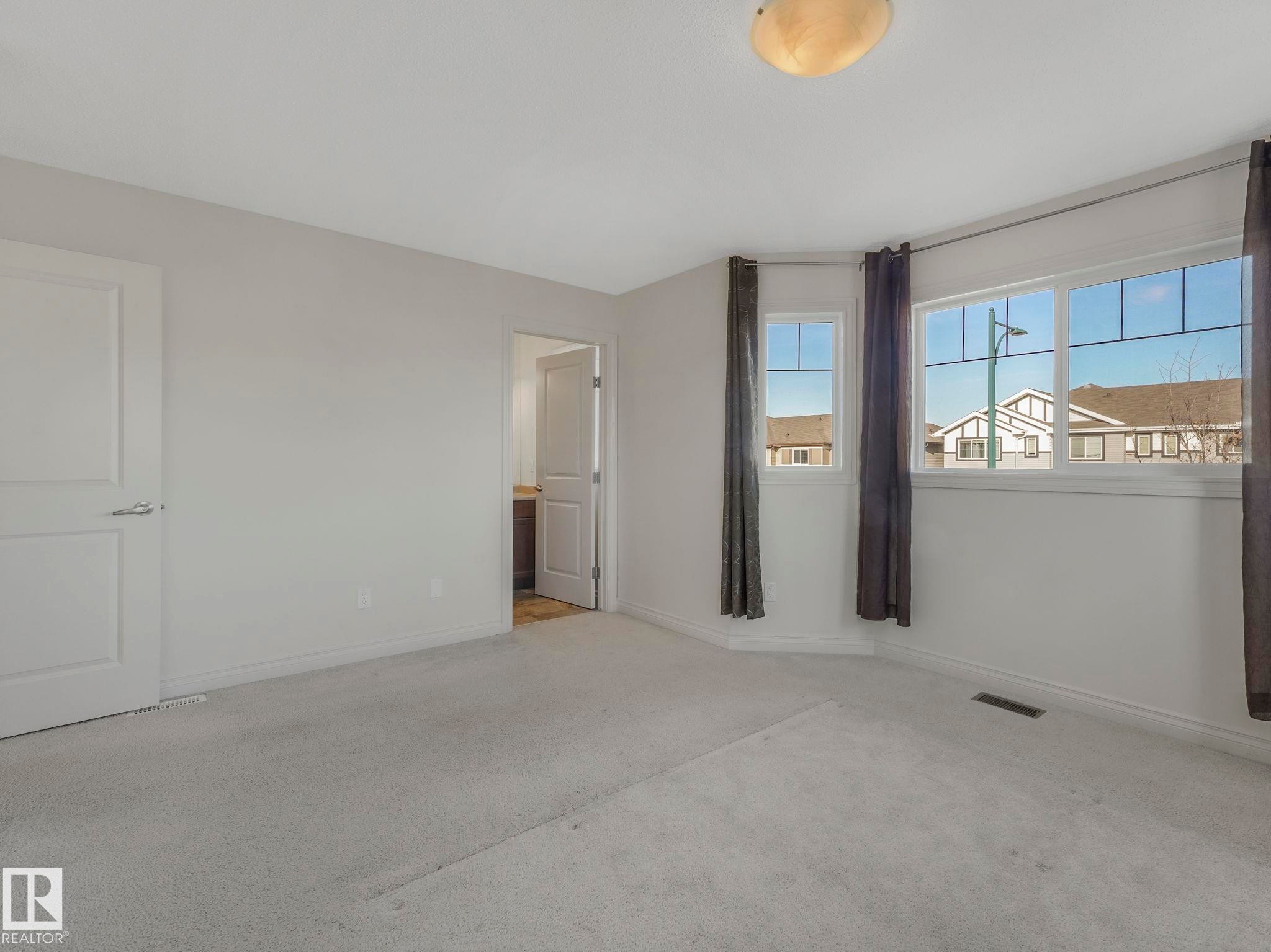 3003 16 Avenue, Edmonton, AB - Indoor Photo Showing Other Room