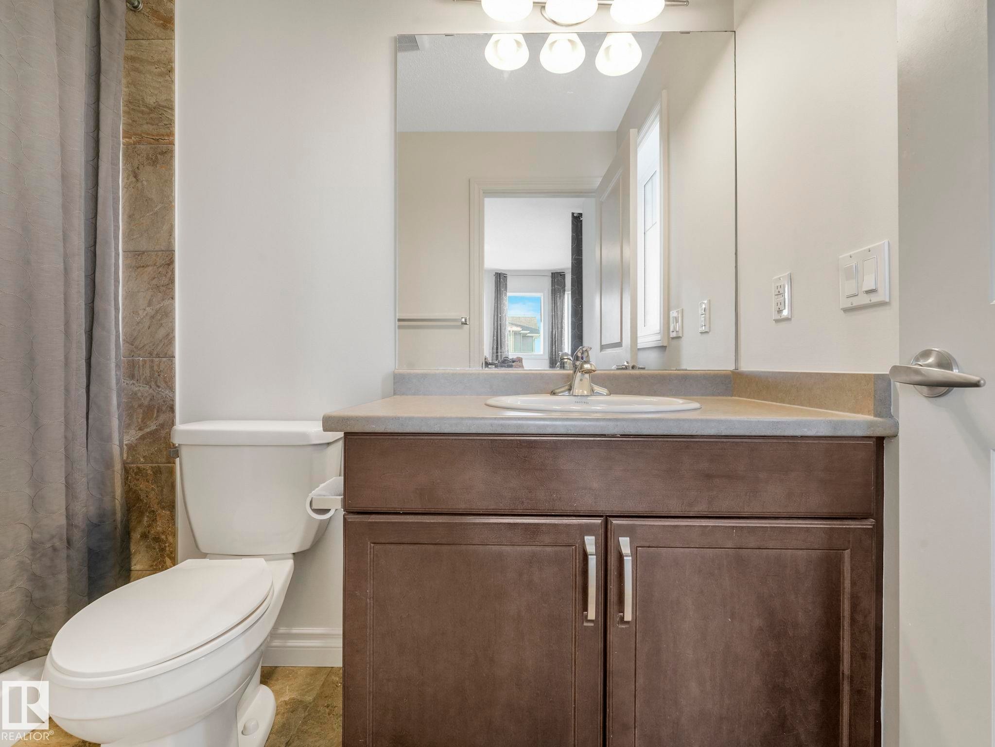 3003 16 Avenue, Edmonton, AB - Indoor Photo Showing Bathroom