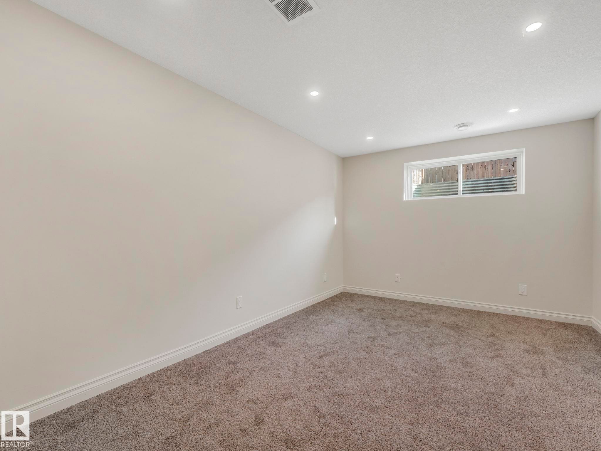 3003 16 Avenue, Edmonton, AB - Indoor Photo Showing Other Room