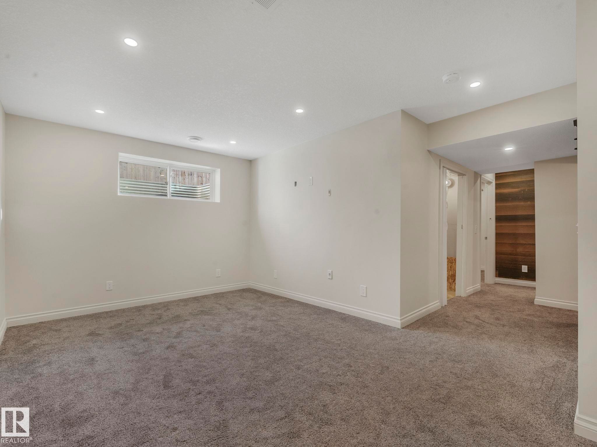 3003 16 Avenue, Edmonton, AB - Indoor Photo Showing Other Room