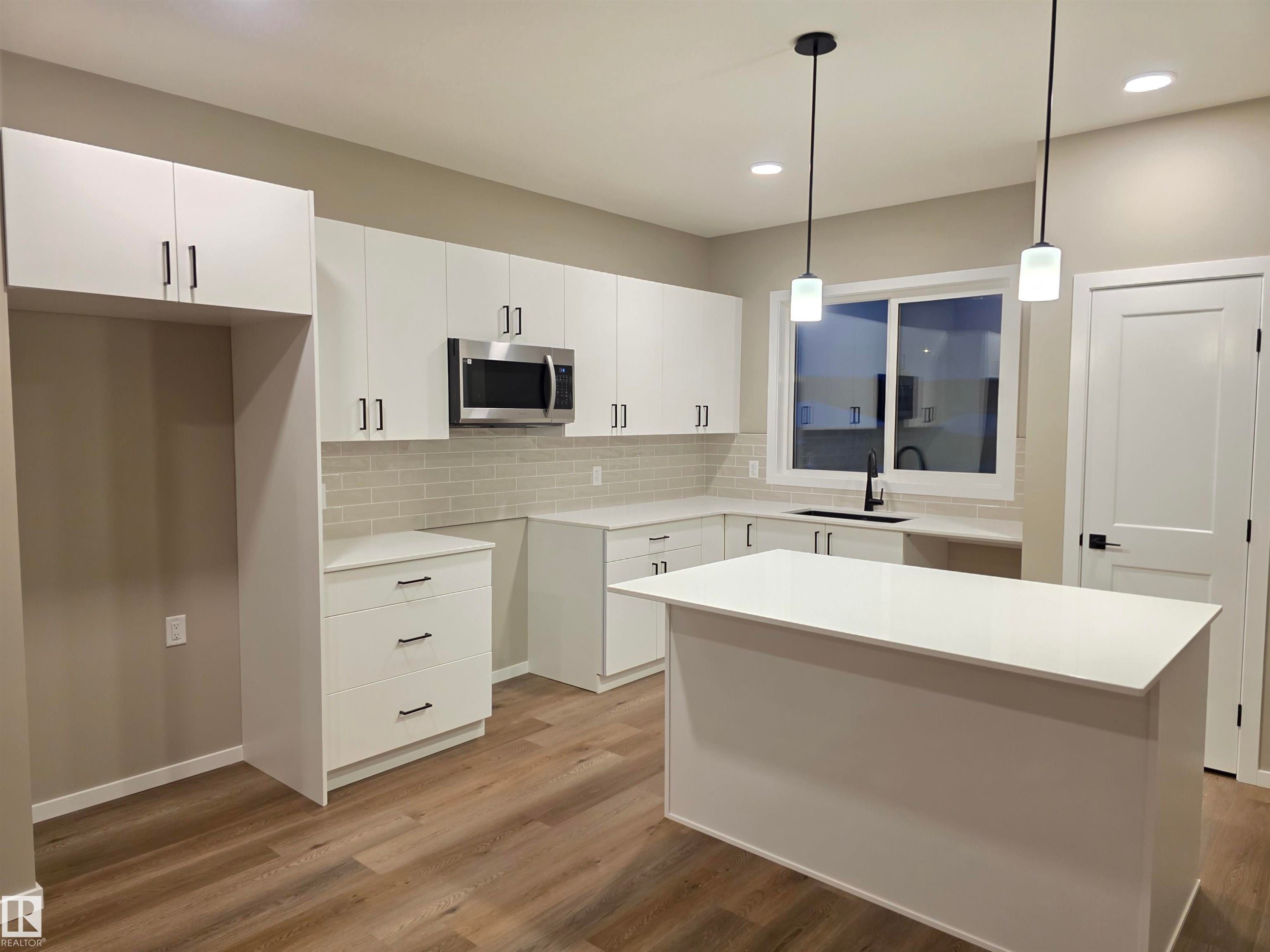 11 Sereno Lane, Fort Saskatchewan, AB - Indoor Photo Showing Kitchen