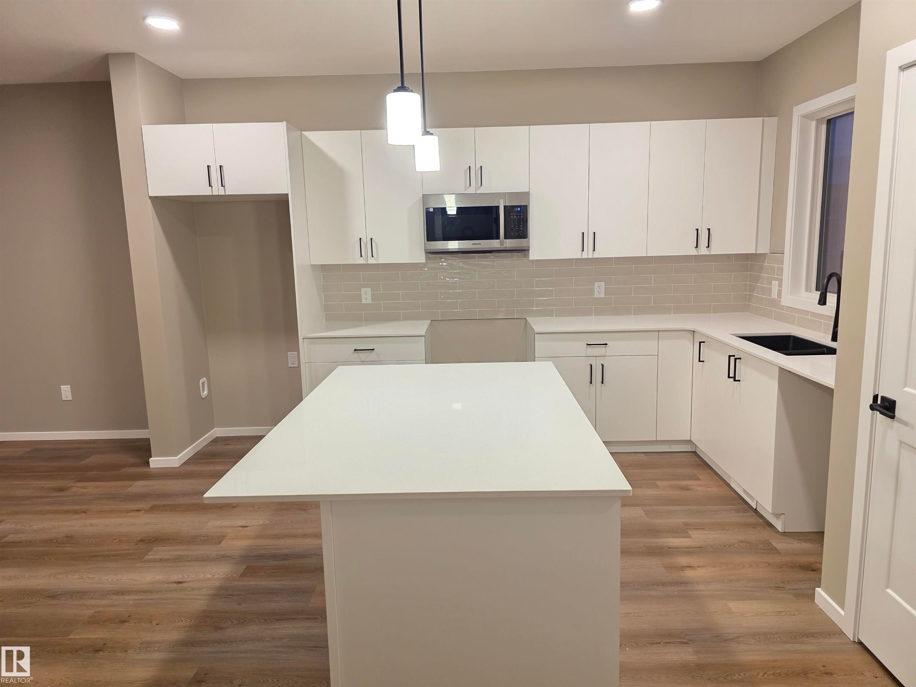 11 Sereno Lane, Fort Saskatchewan, AB - Indoor Photo Showing Kitchen