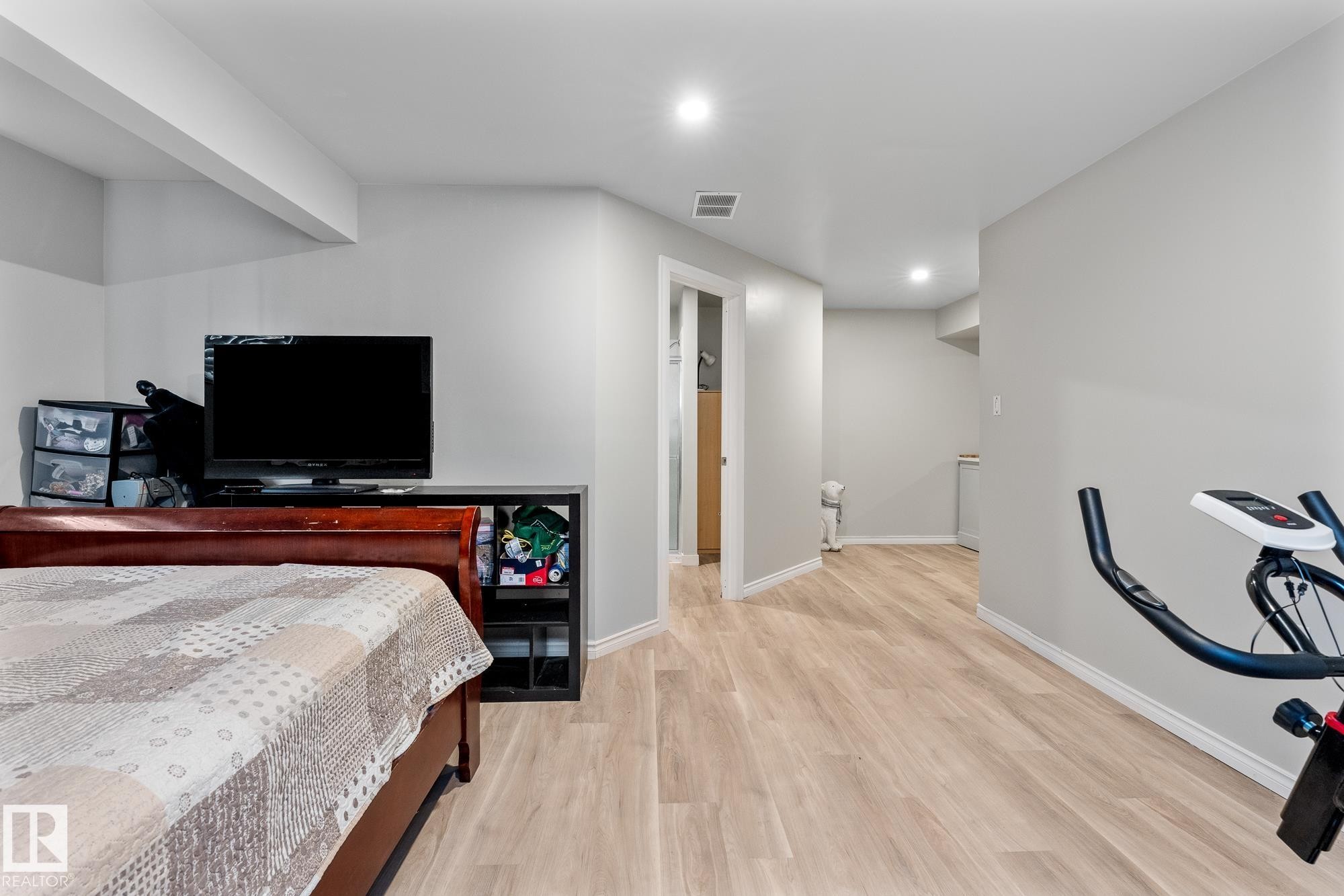 Bedroom with light wood-style flooring and recessed lighting - 13148 151 Avenue, Edmonton, AB - Indoor Photo Showing Bedroom