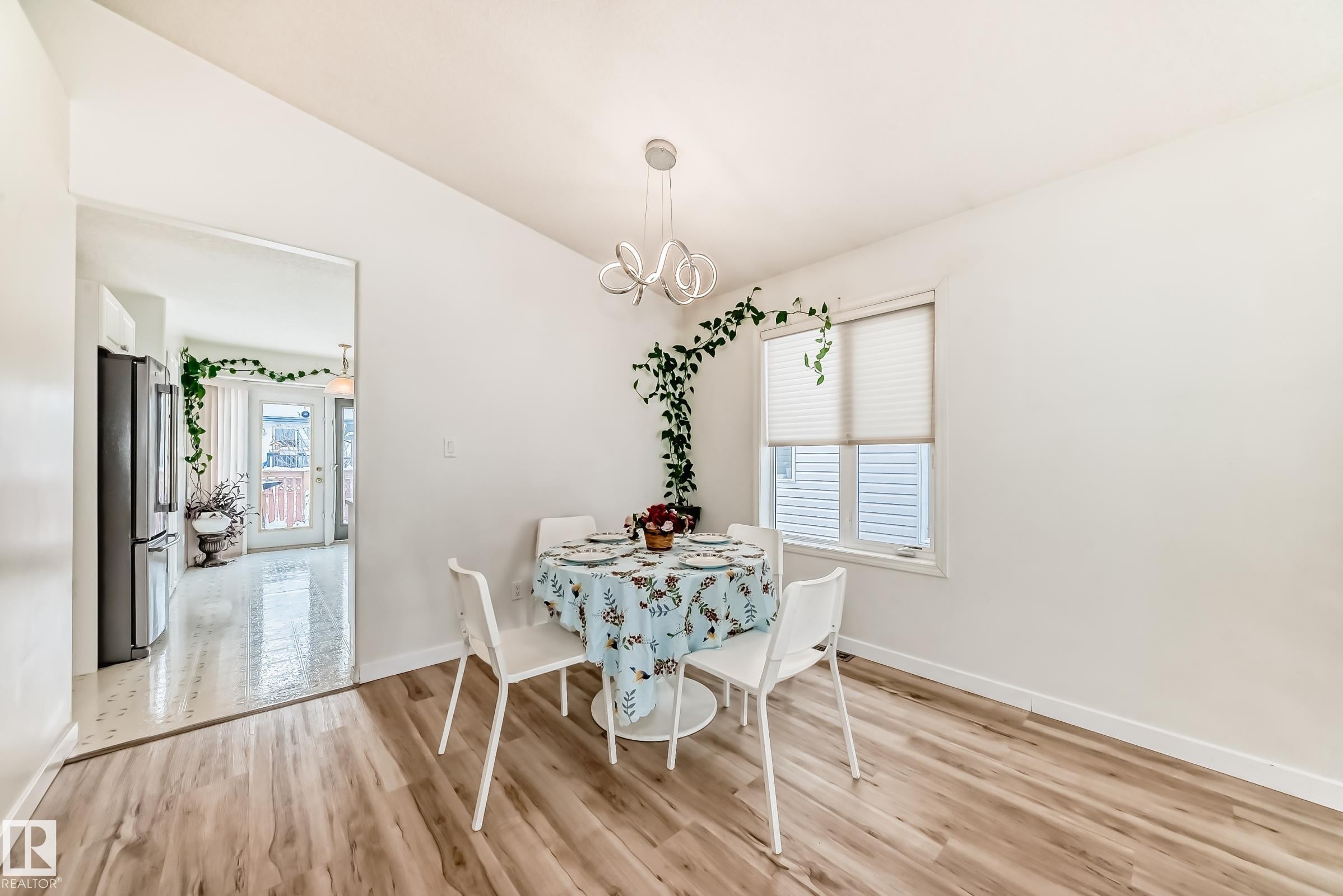 8317 171A Avenue, Edmonton, AB - Indoor Photo Showing Dining Room
