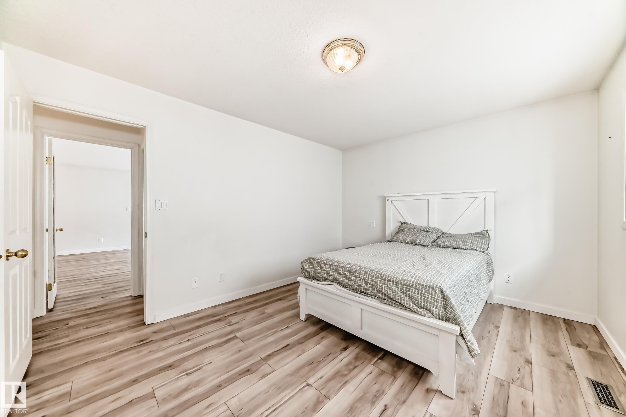 8317 171A Avenue, Edmonton, AB - Indoor Photo Showing Bedroom