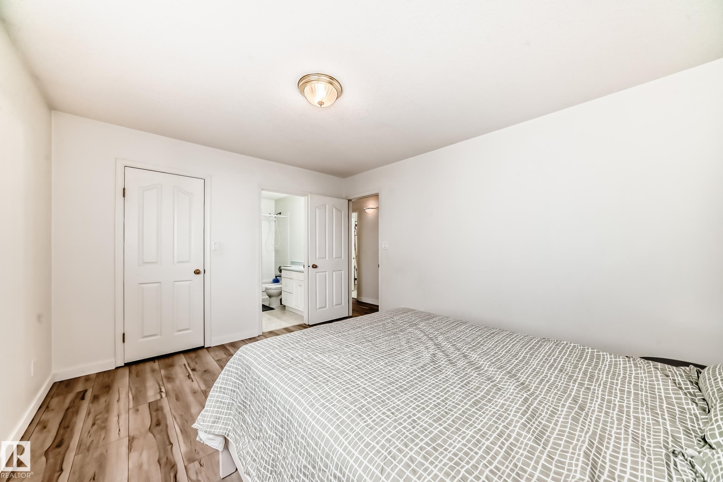 8317 171A Avenue, Edmonton, AB - Indoor Photo Showing Bedroom