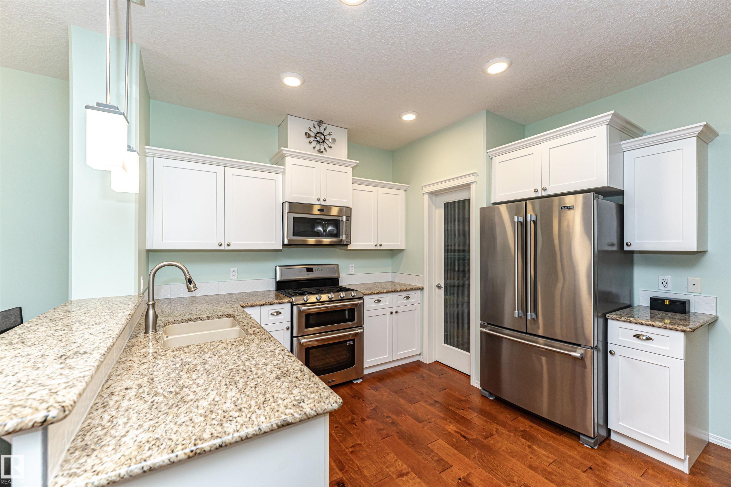 7003 174 Avenue Nw, Edmonton, AB - Indoor Photo Showing Kitchen