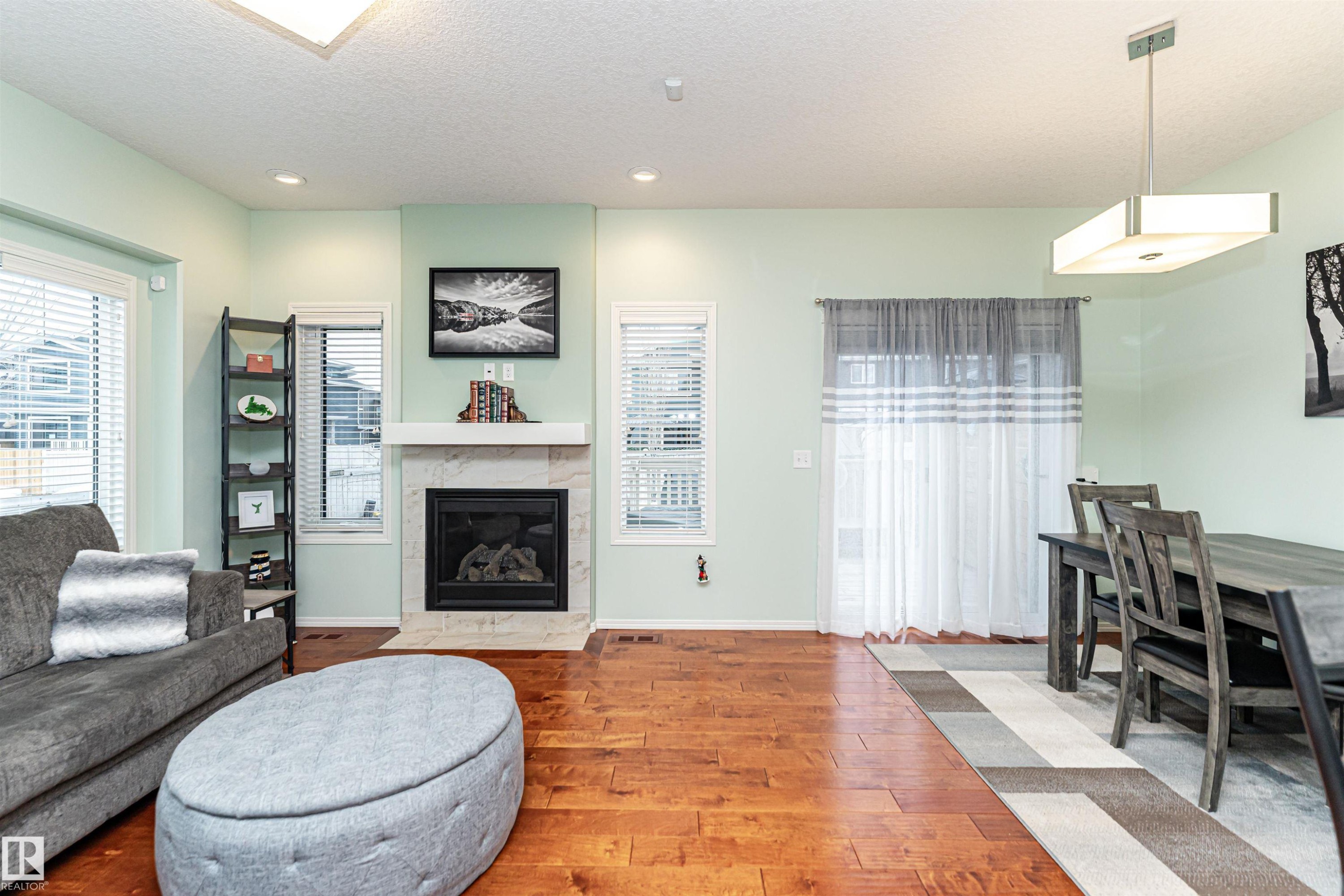 7003 174 Avenue Nw, Edmonton, AB - Indoor Photo Showing Living Room With Fireplace