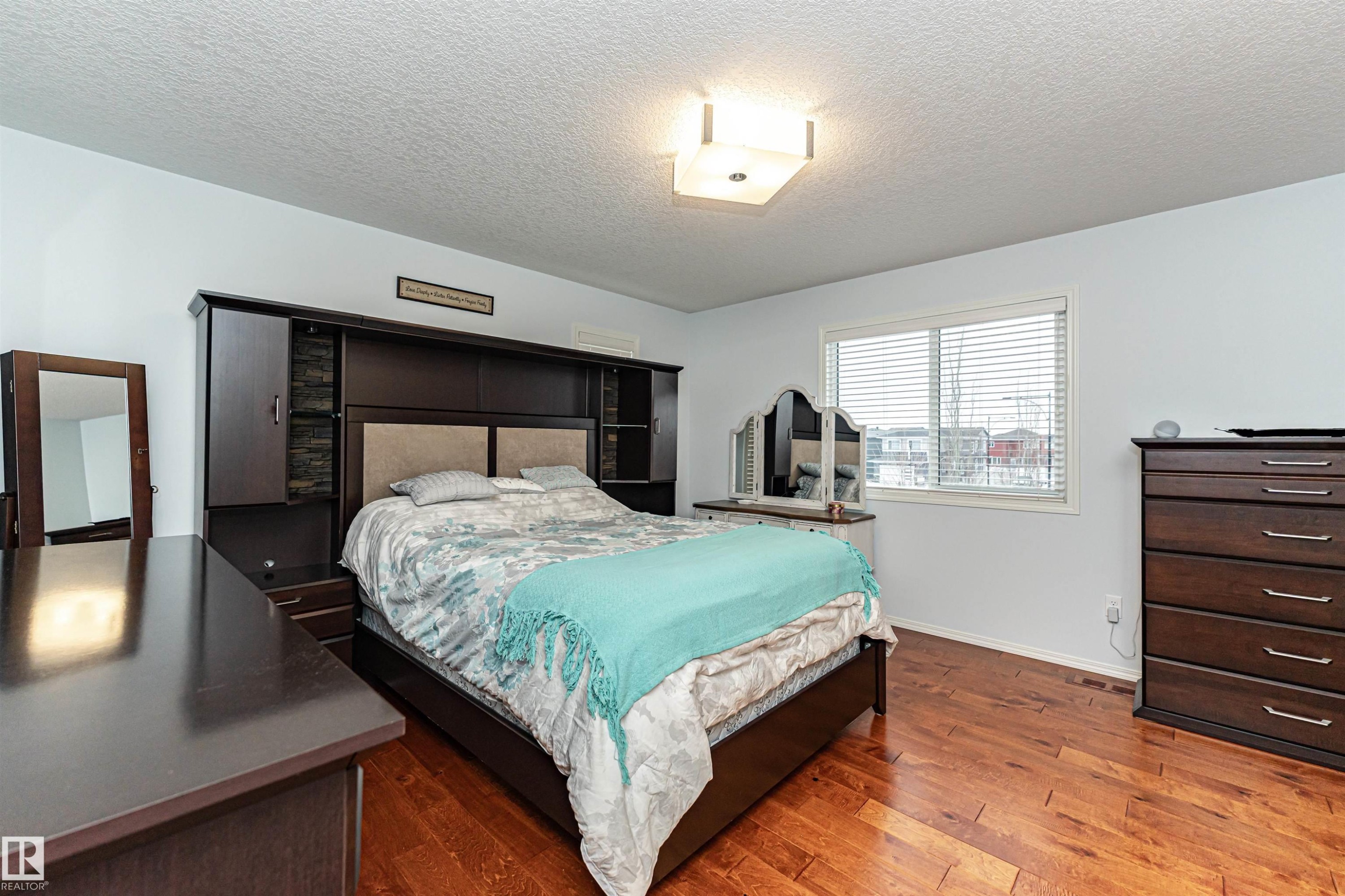 7003 174 Avenue Nw, Edmonton, AB - Indoor Photo Showing Bedroom