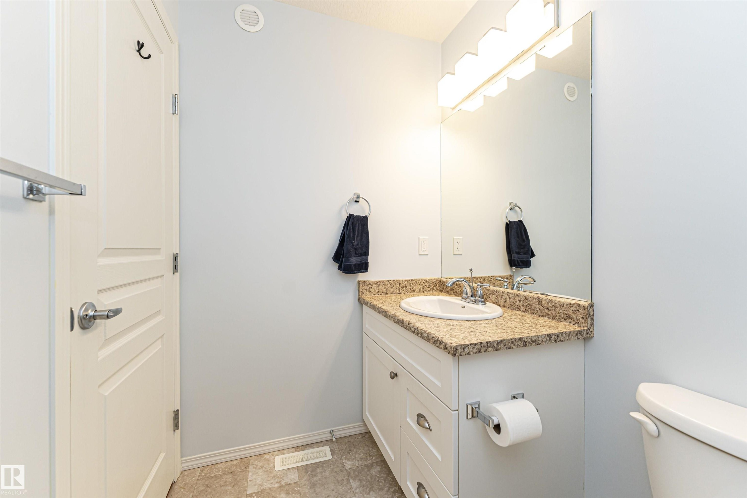7003 174 Avenue Nw, Edmonton, AB - Indoor Photo Showing Bathroom