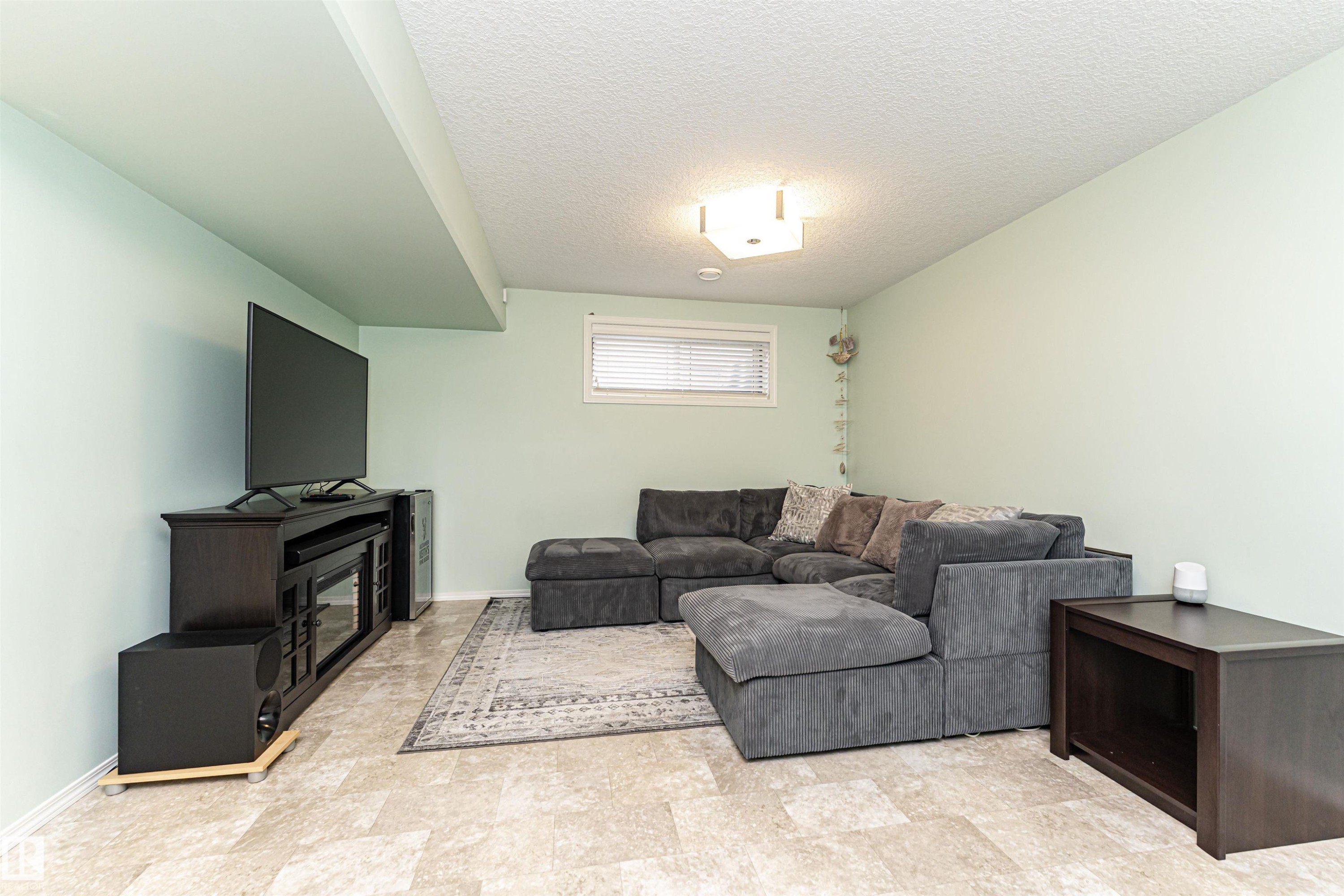 7003 174 Avenue Nw, Edmonton, AB - Indoor