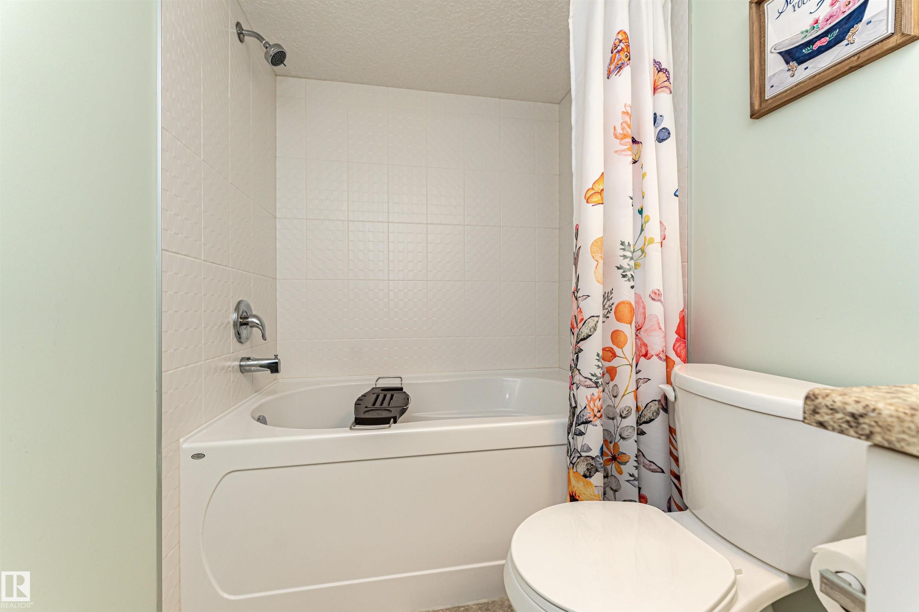 7003 174 Avenue Nw, Edmonton, AB - Indoor Photo Showing Bathroom