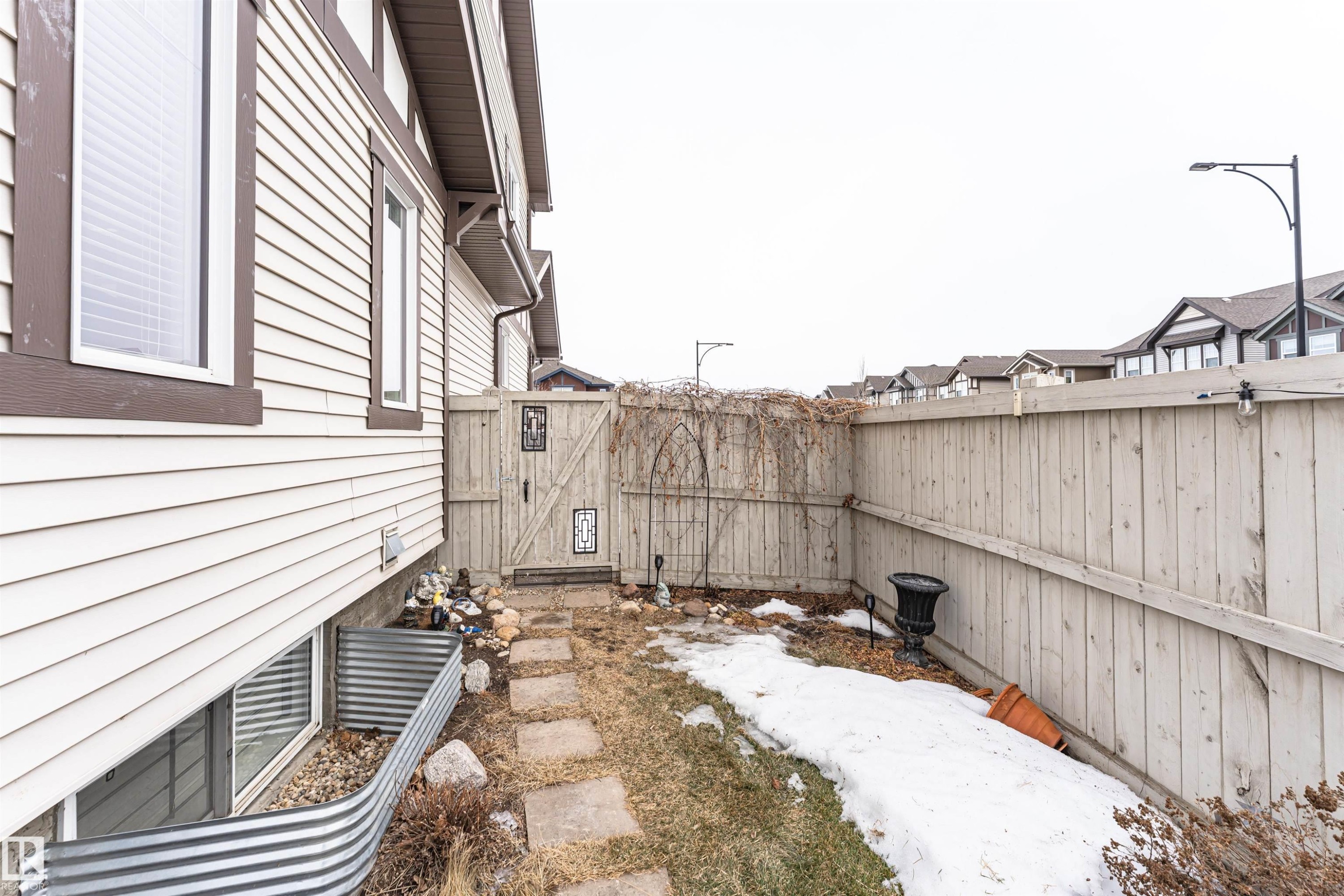 7003 174 Avenue Nw, Edmonton, AB - Outdoor
