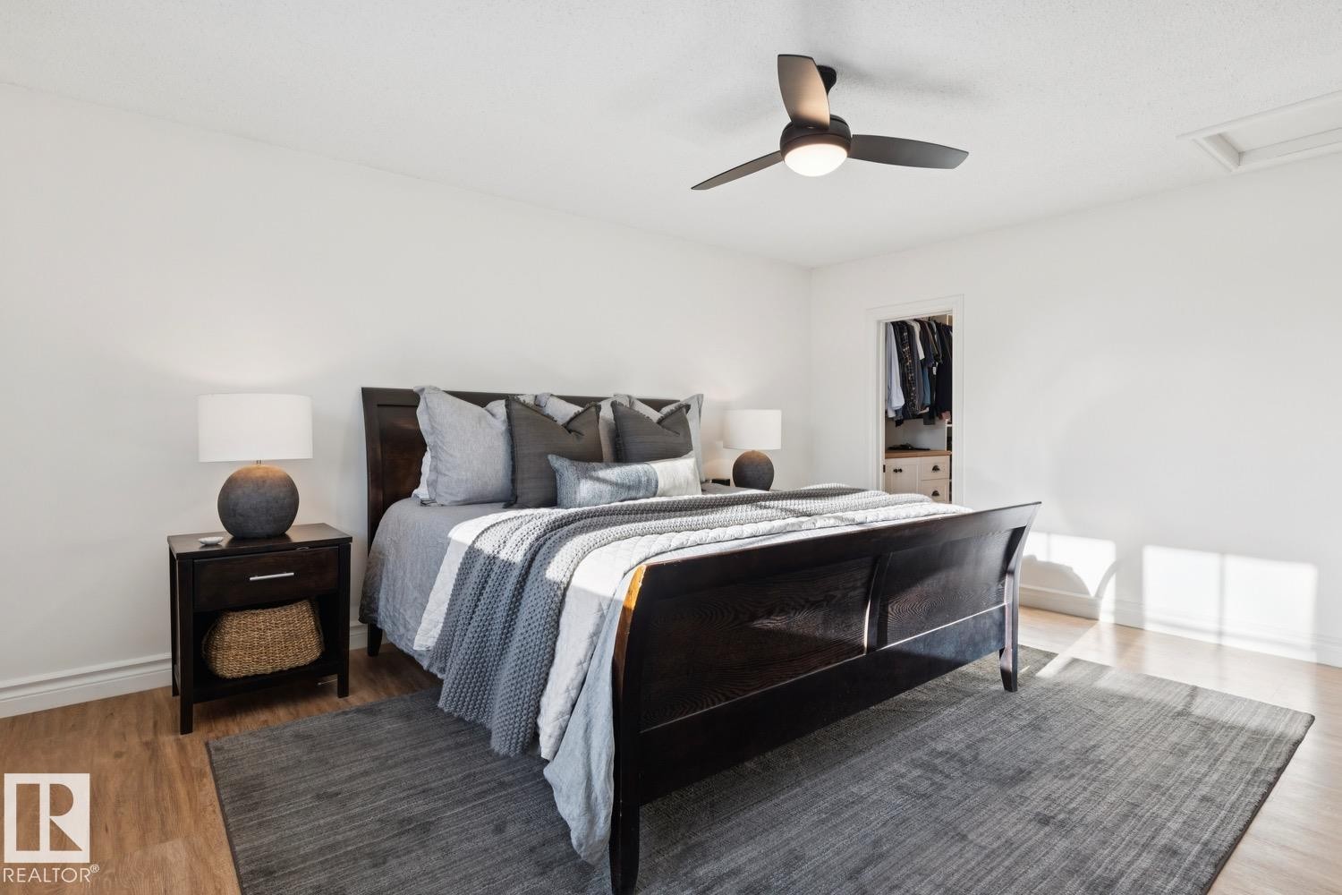 15504 Rio Terrace Drive, Edmonton, AB - Indoor Photo Showing Bedroom