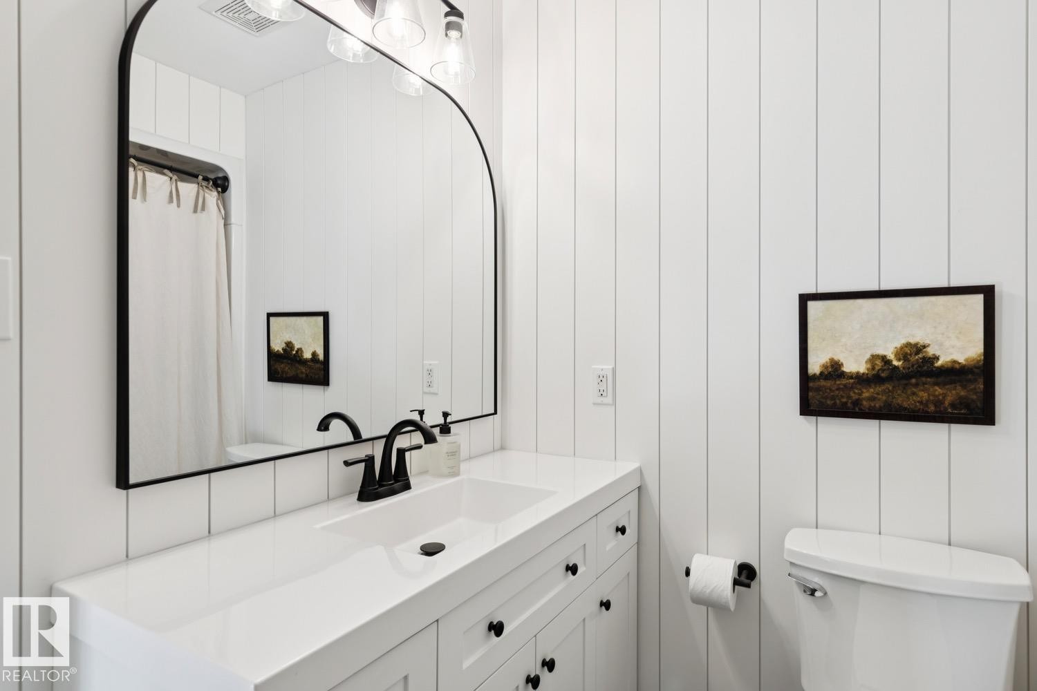 15504 Rio Terrace Drive, Edmonton, AB - Indoor Photo Showing Bathroom