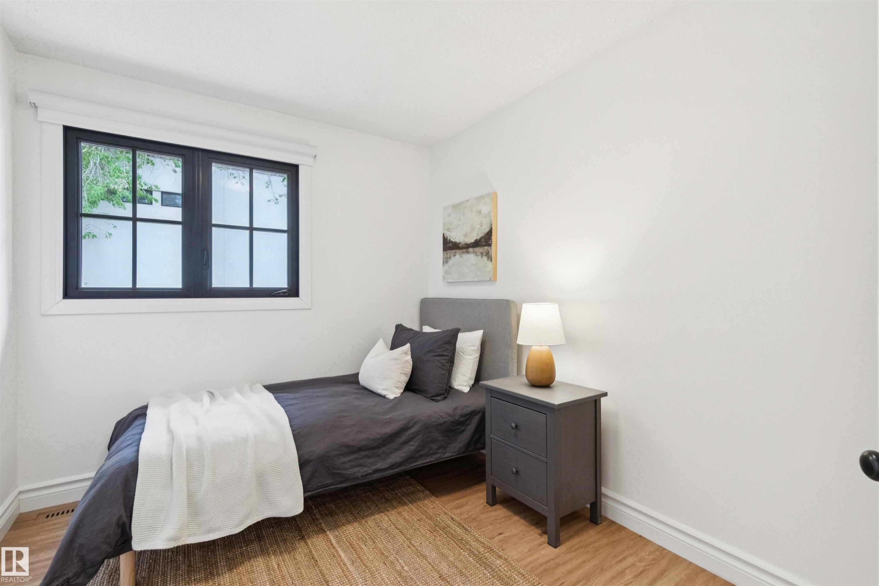 15504 Rio Terrace Drive, Edmonton, AB - Indoor Photo Showing Bedroom