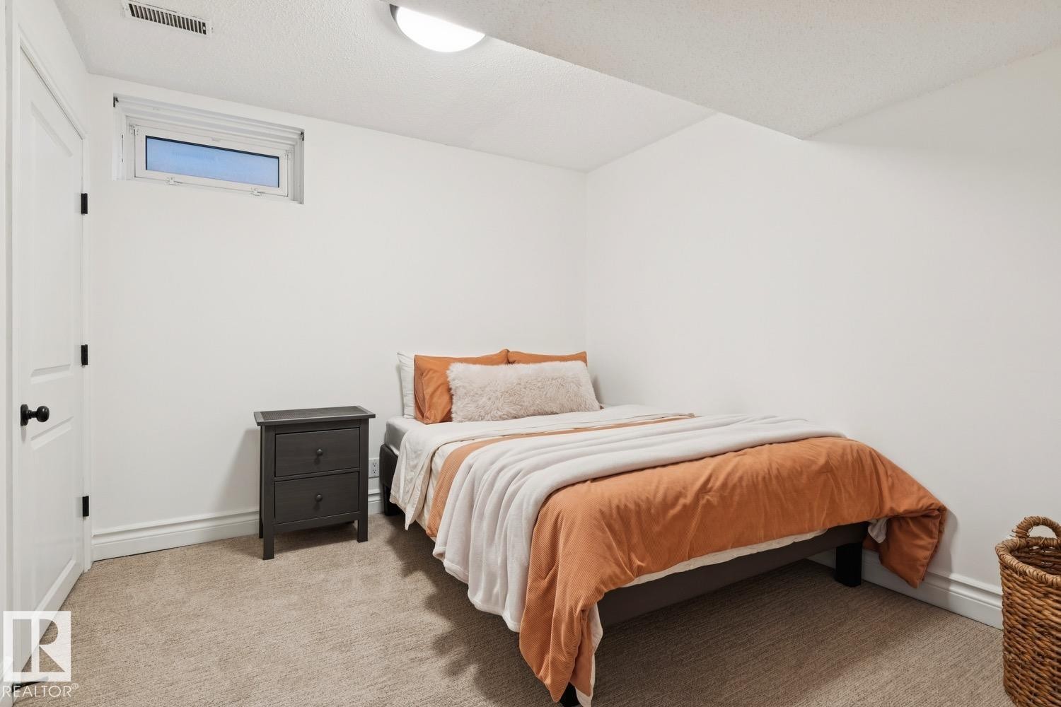 15504 Rio Terrace Drive, Edmonton, AB - Indoor Photo Showing Bedroom