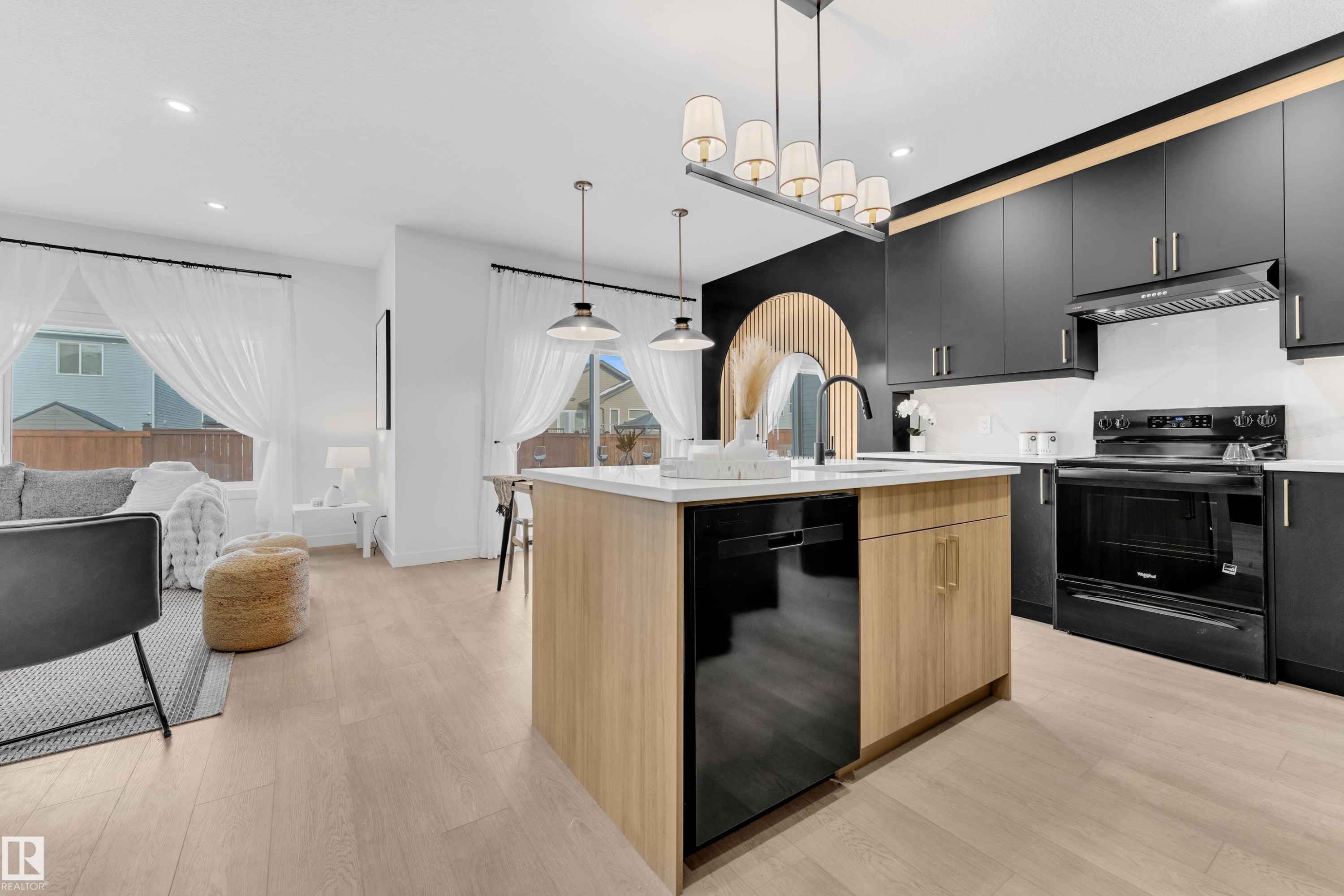 68 Silverstone Drive, Stony Plain, AB - Indoor Photo Showing Kitchen