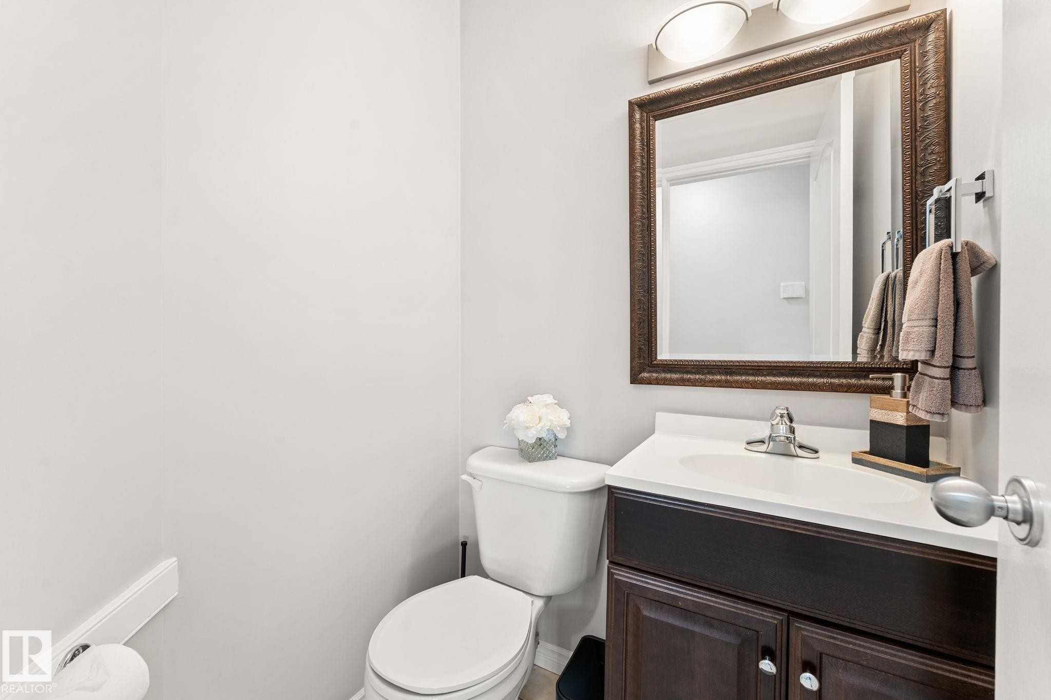 10655 181 Avenue, Edmonton, AB - Indoor Photo Showing Bathroom
