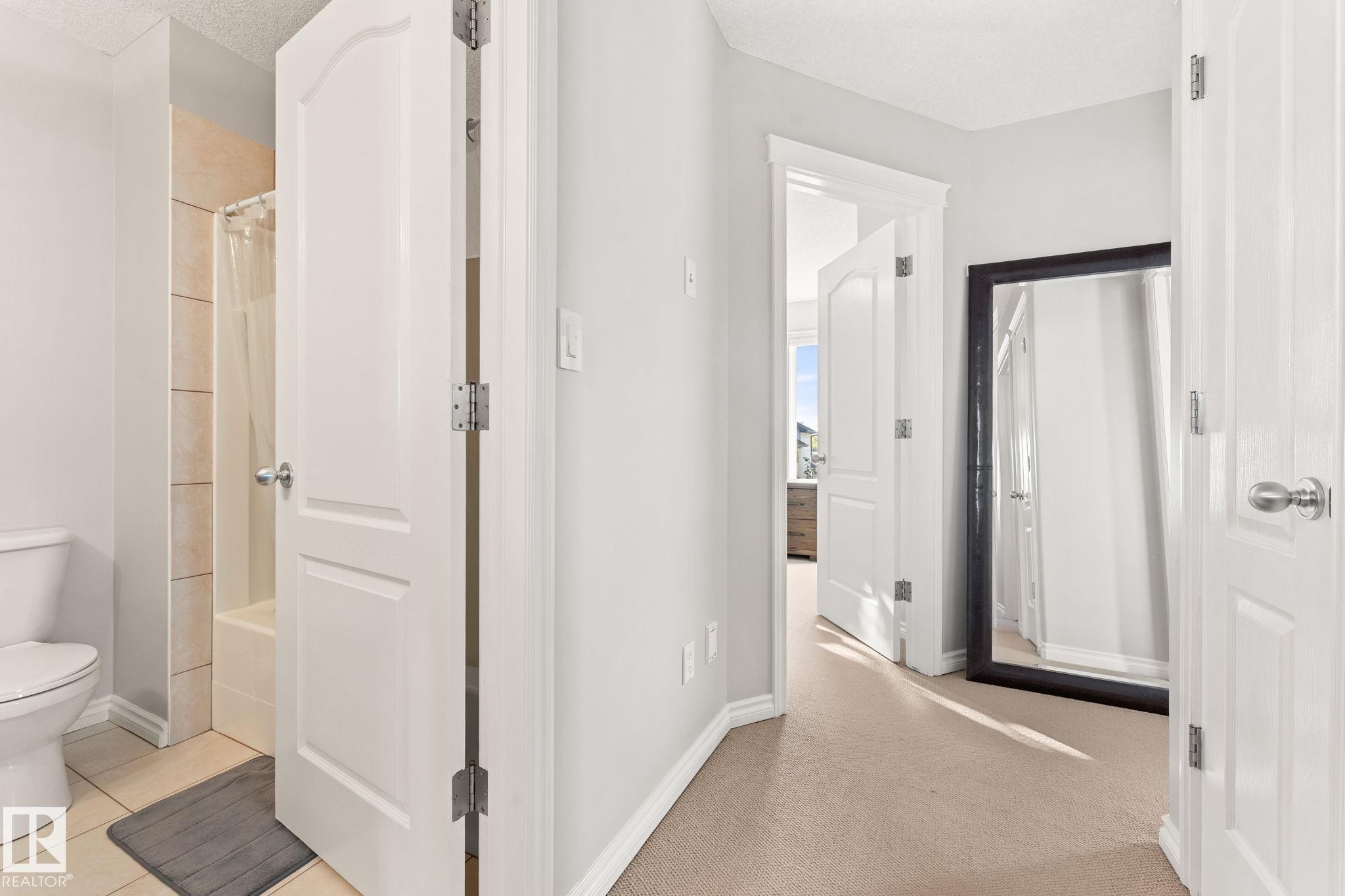 10655 181 Avenue, Edmonton, AB - Indoor Photo Showing Bathroom