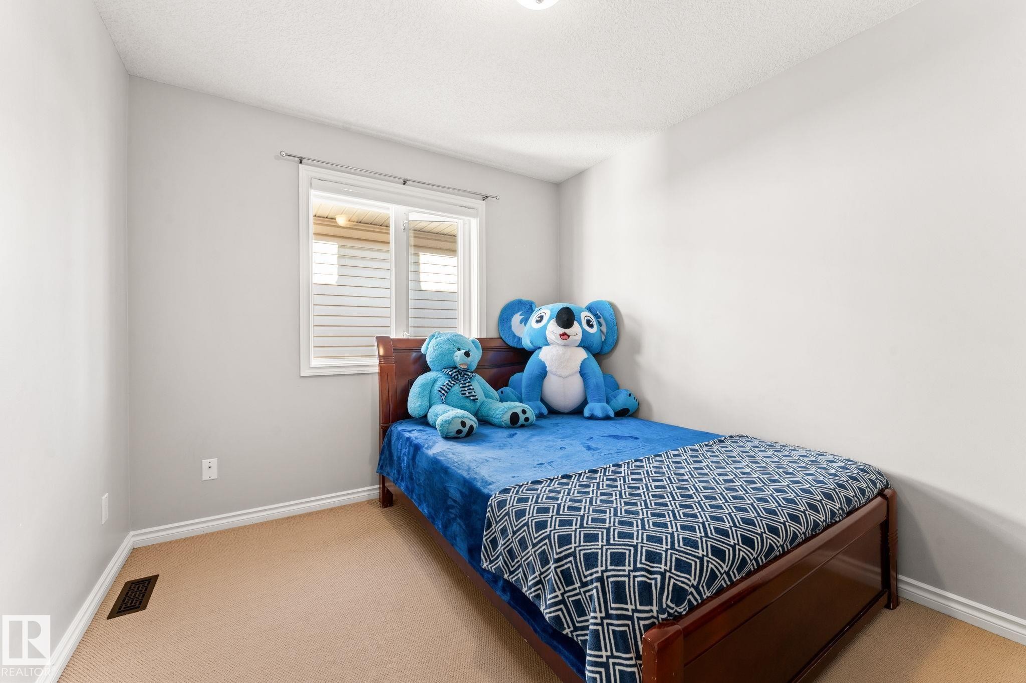 10655 181 Avenue, Edmonton, AB - Indoor Photo Showing Bedroom
