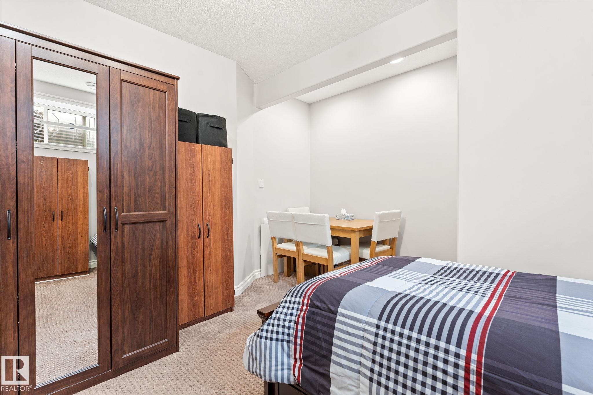 10655 181 Avenue, Edmonton, AB - Indoor Photo Showing Bedroom