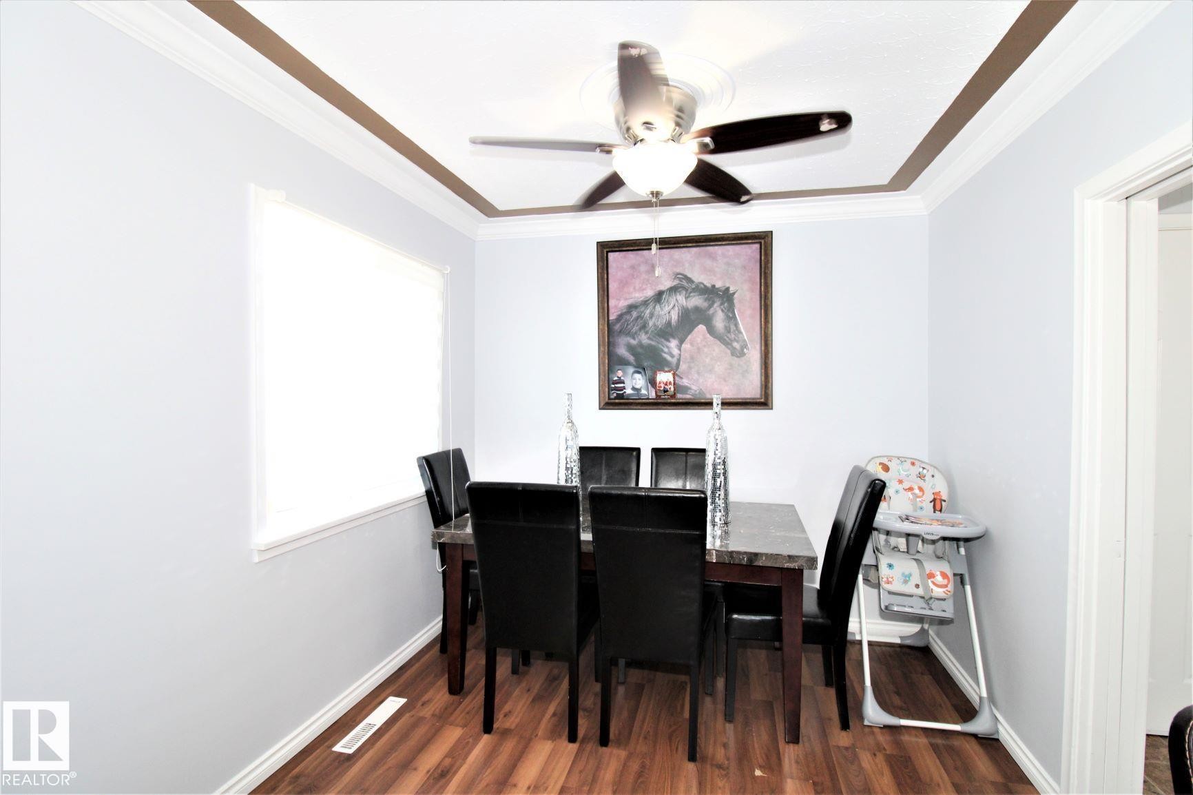 12111 137 Avenue, Edmonton, AB - Indoor Photo Showing Dining Room