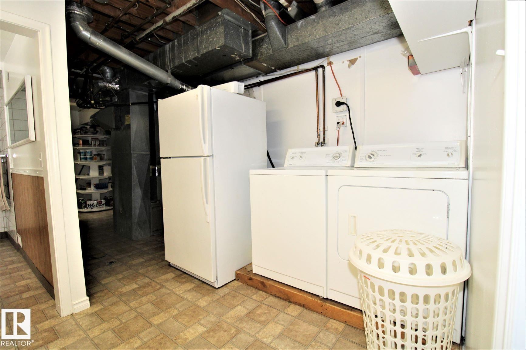 12111 137 Avenue, Edmonton, AB - Indoor Photo Showing Laundry Room