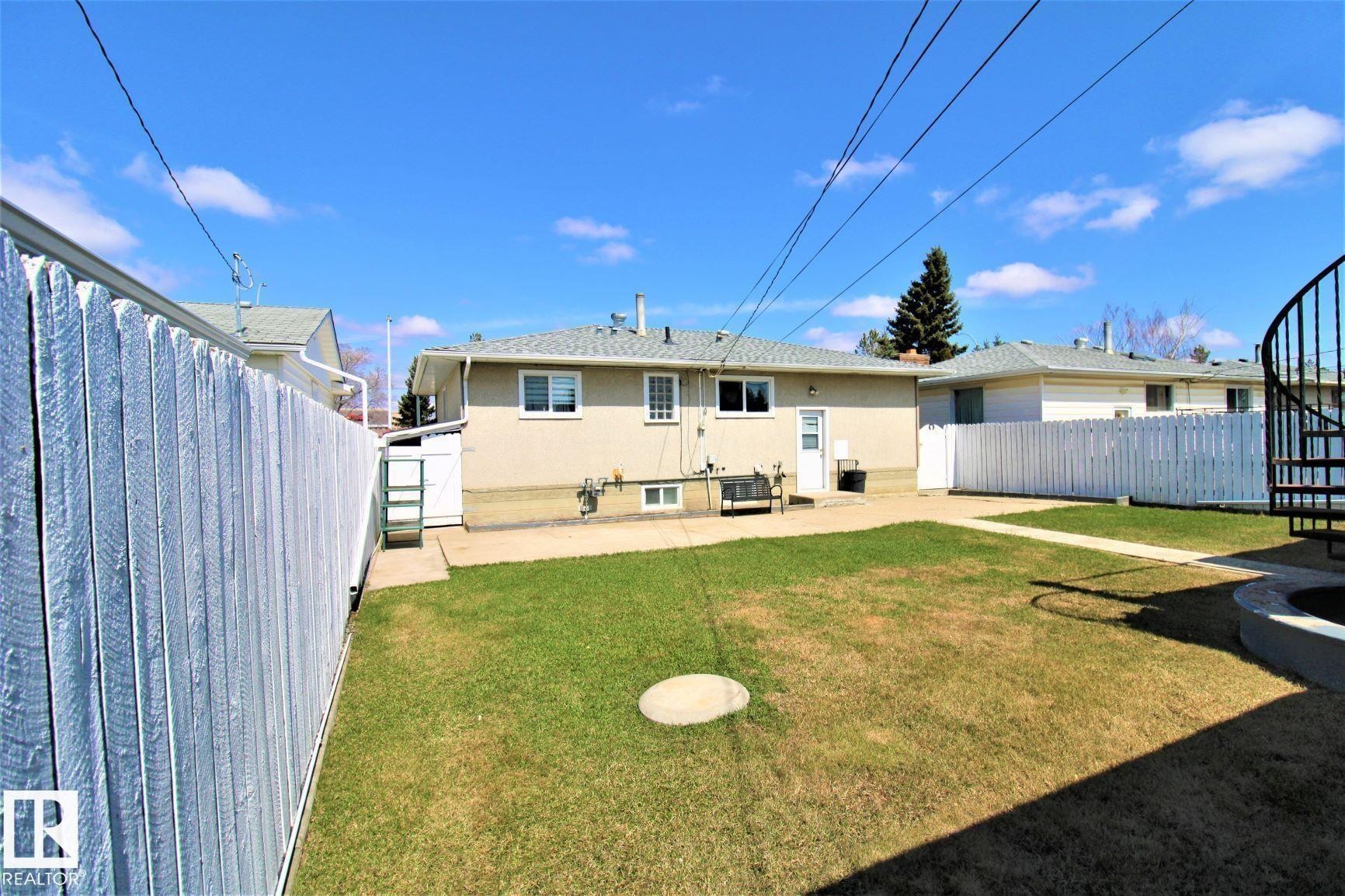 12111 137 Avenue, Edmonton, AB - Outdoor