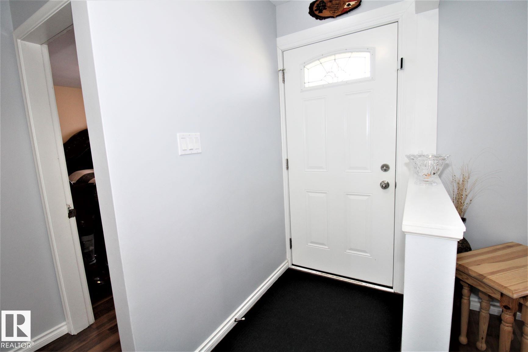 12111 137 Avenue, Edmonton, AB - Indoor Photo Showing Other Room