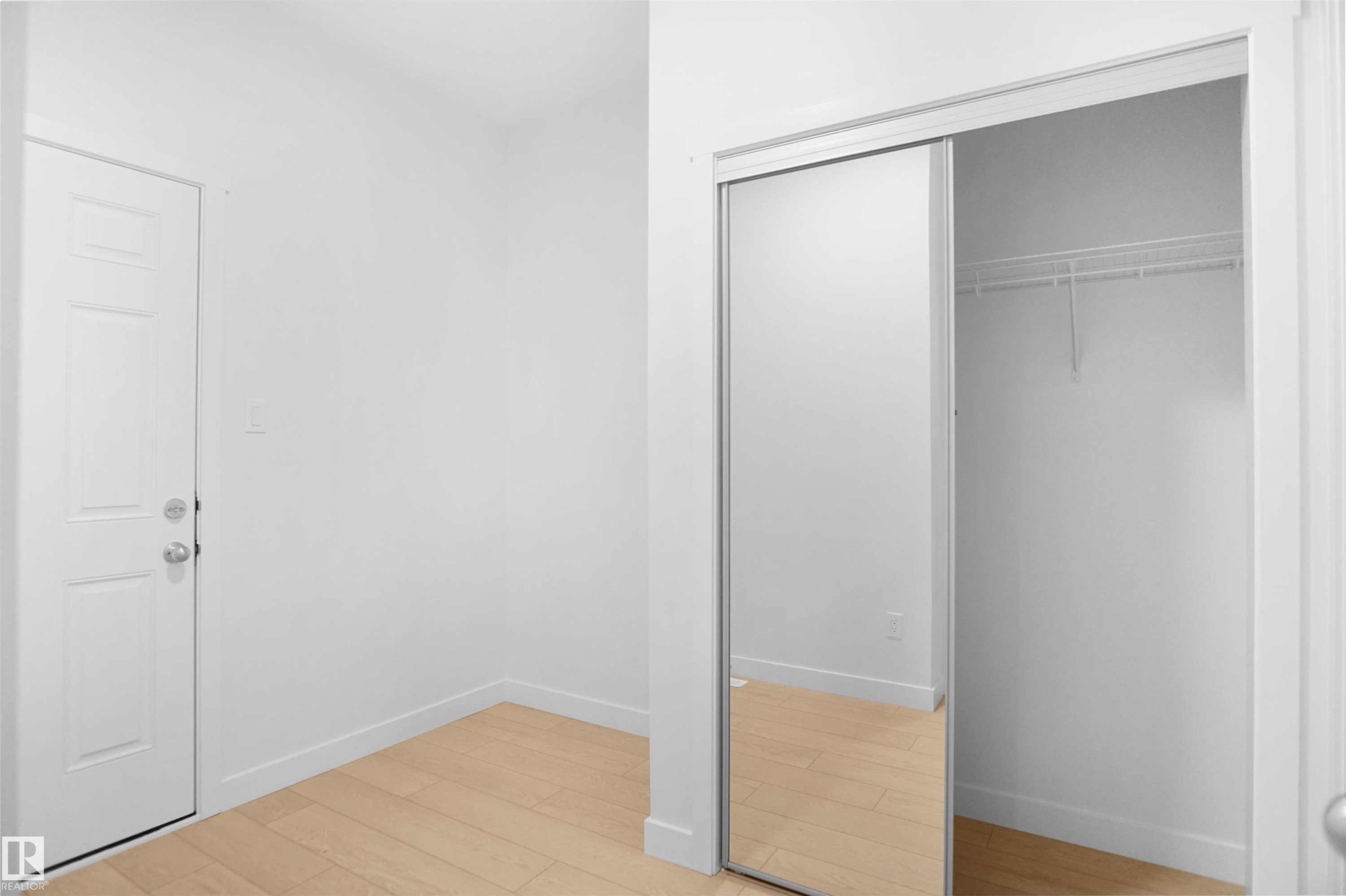 1332 11 Avenue, Edmonton, AB - Indoor Photo Showing Other Room