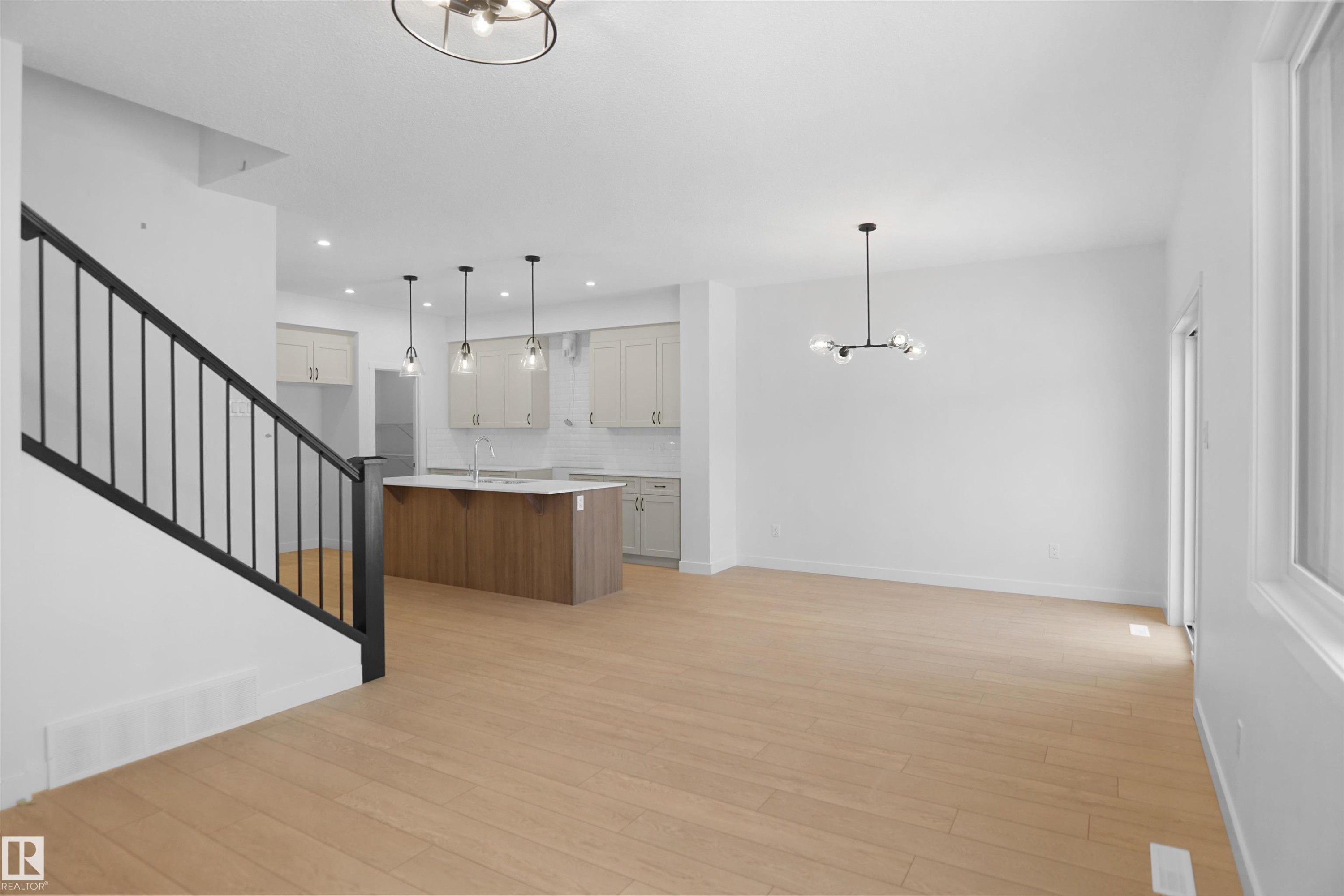 1332 11 Avenue, Edmonton, AB - Indoor Photo Showing Other Room