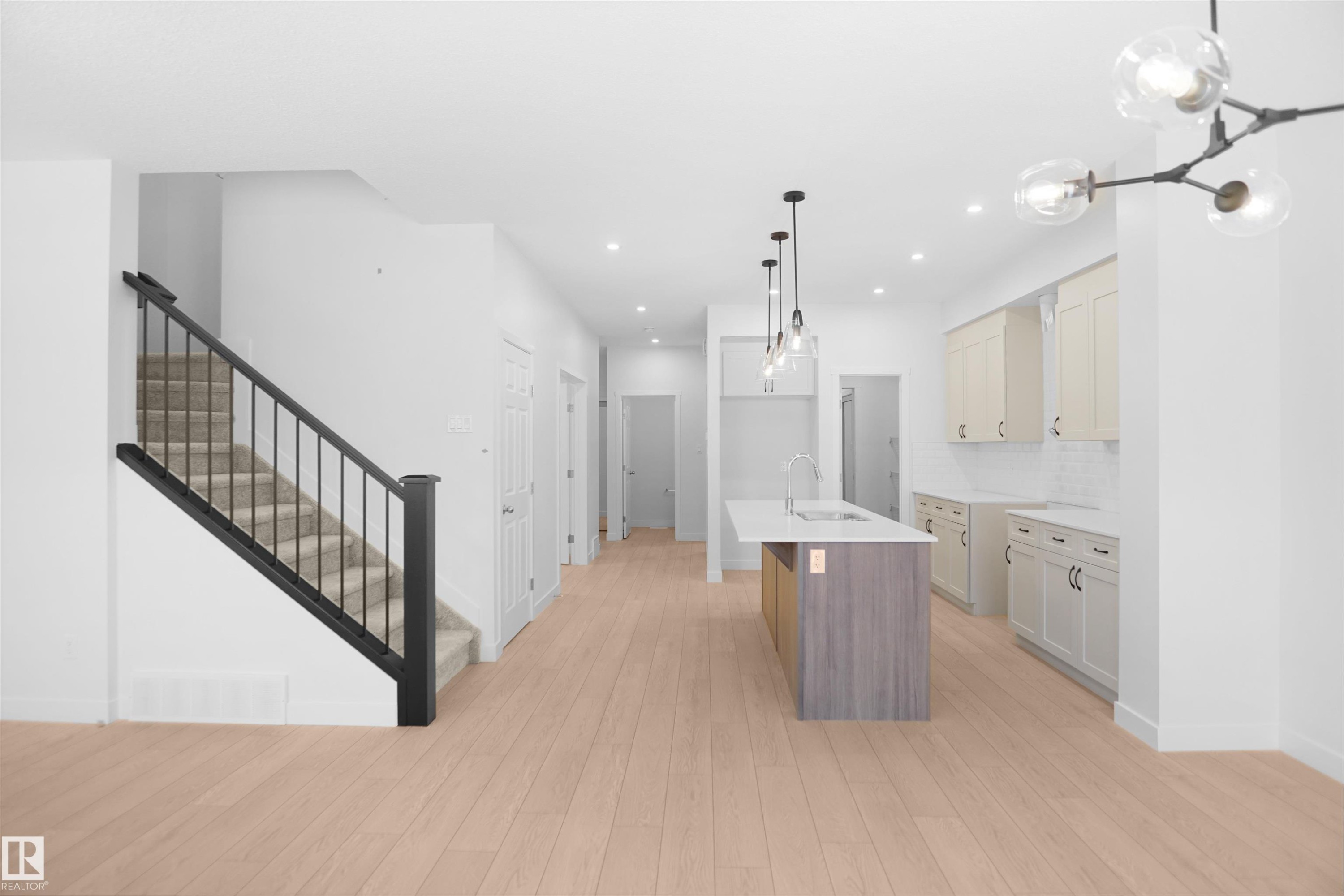 1332 11 Avenue, Edmonton, AB - Indoor Photo Showing Kitchen