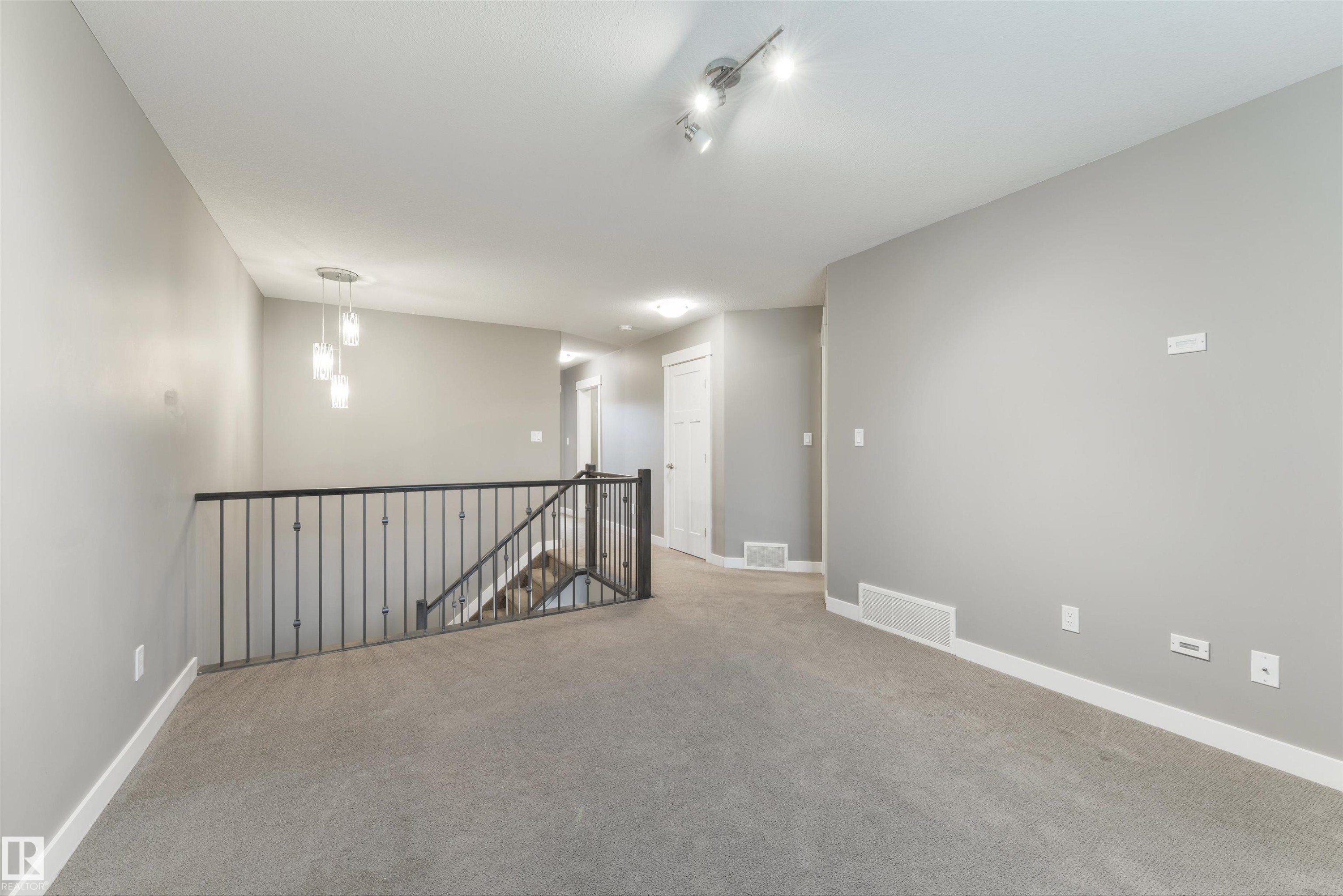 2328 Ware Crescent, Edmonton, AB - Indoor Photo Showing Other Room