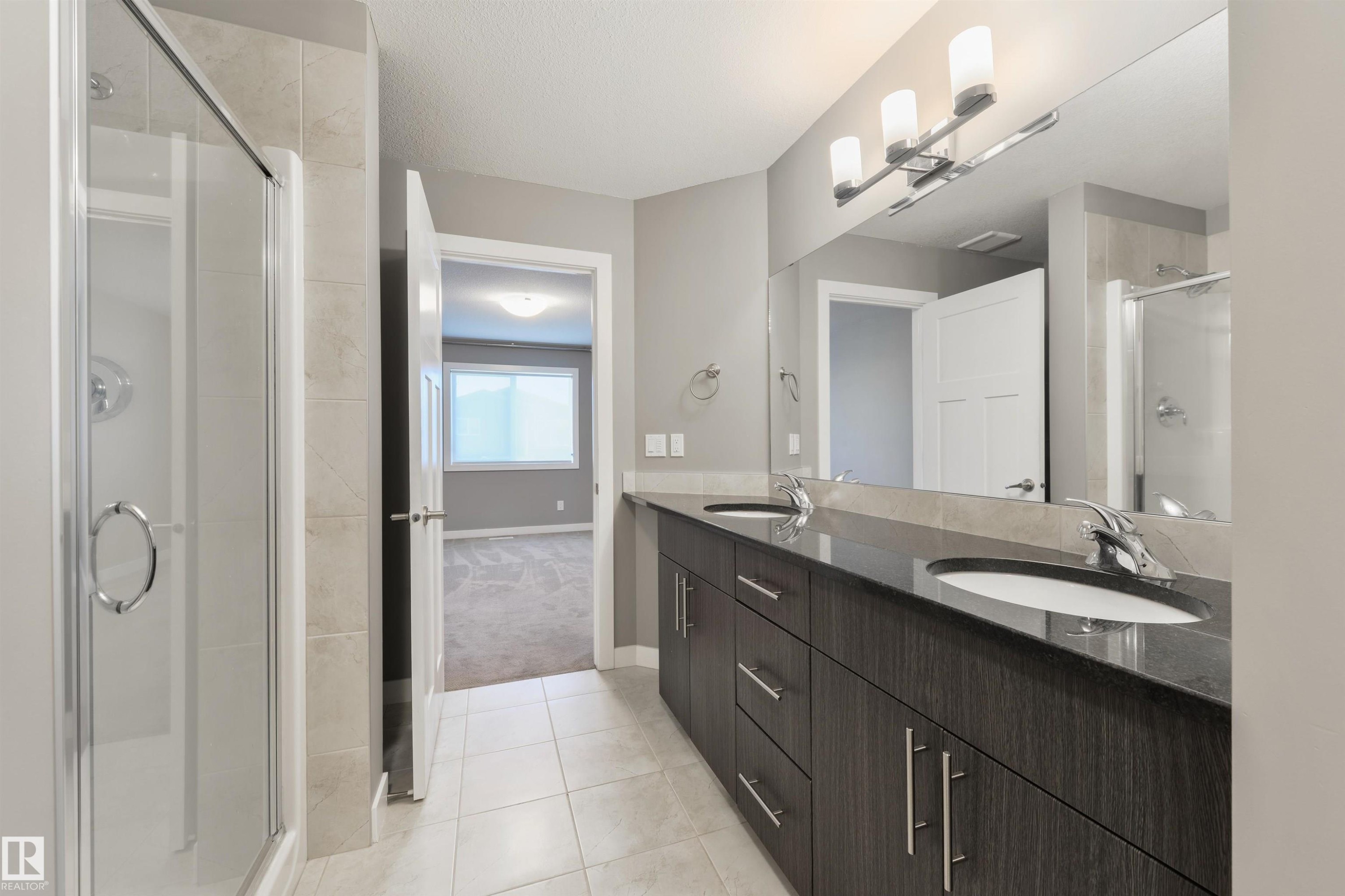 2328 Ware Crescent, Edmonton, AB - Indoor Photo Showing Bathroom
